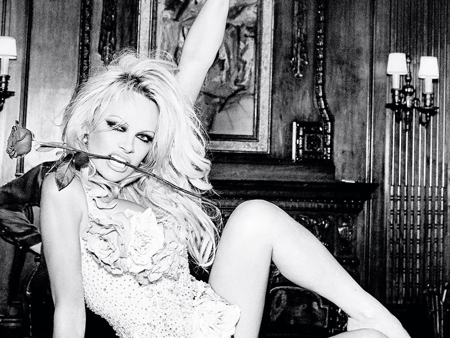 Pamela Anderson Sexy & Nude (11 Photos)