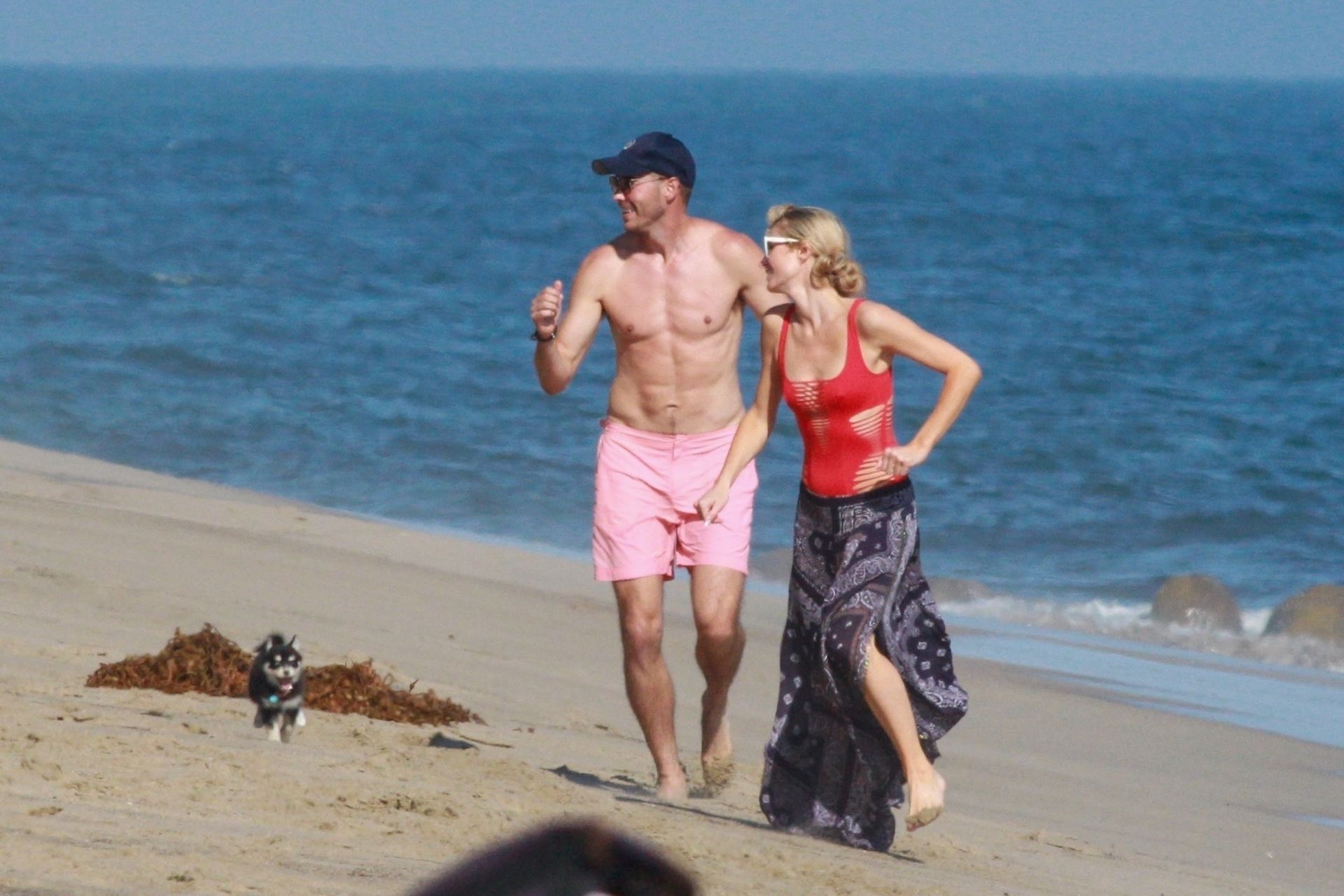 Paris Hilton & Carter Reum Enjoy a Beach Day with Friends (51 Photos)