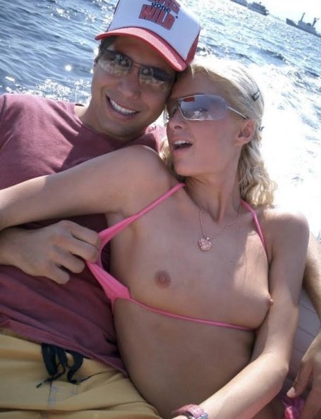 Paris Hilton Naked (9 Photos)