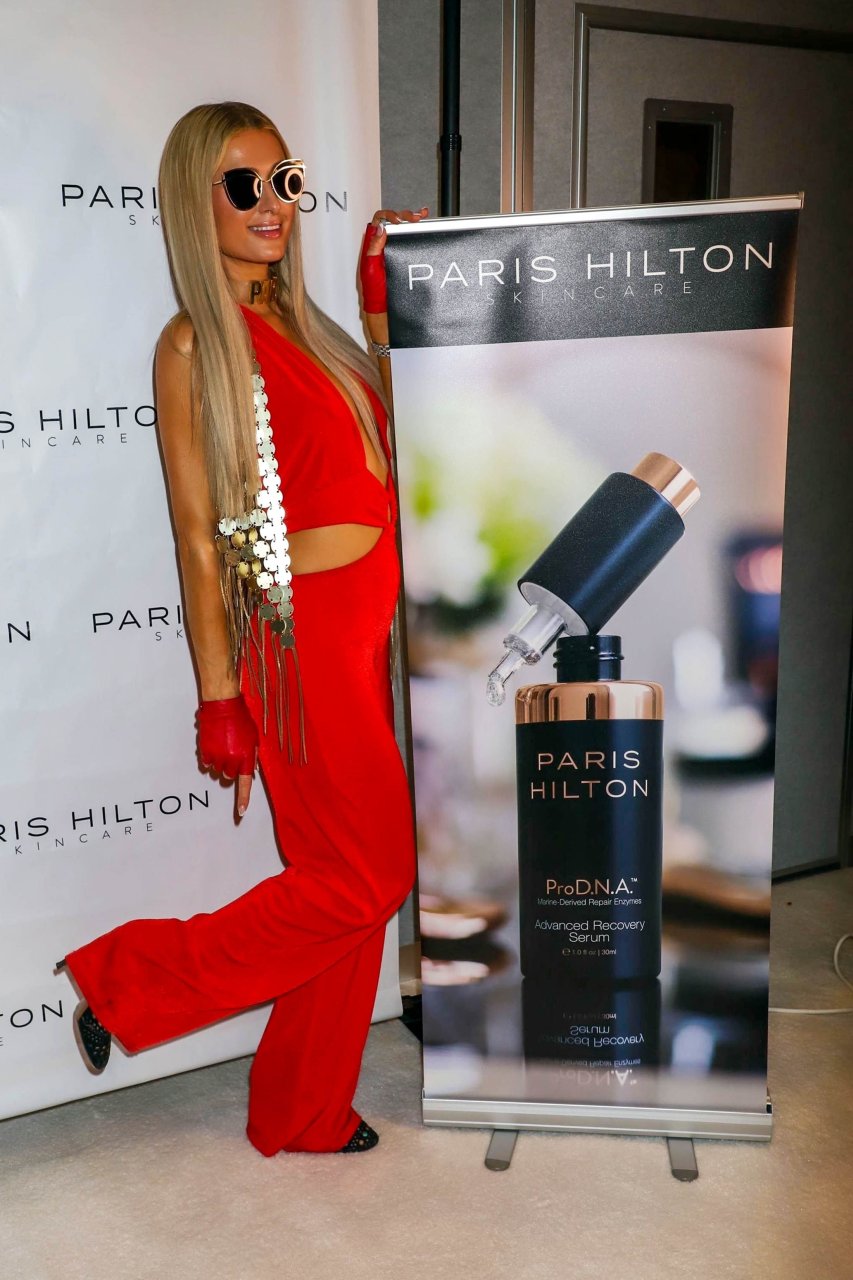 Paris Hilton Sexy (28 Photos + Video)