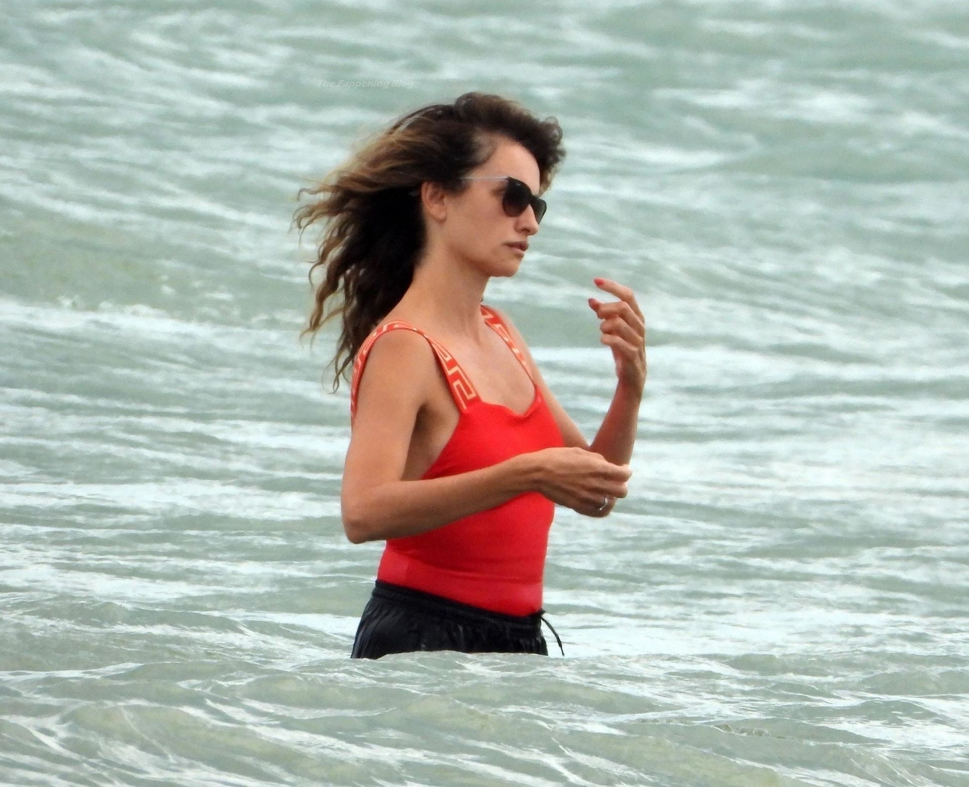 Penelope Cruz Enjoys a Day Out on the Beach On Holiday in Fregene (59 Photos)