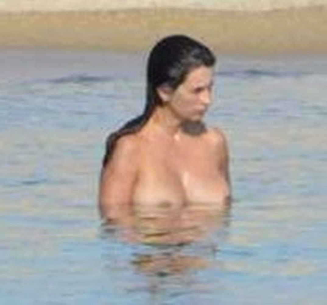 Penelope Cruz Sexy & Topless (15 Photos)