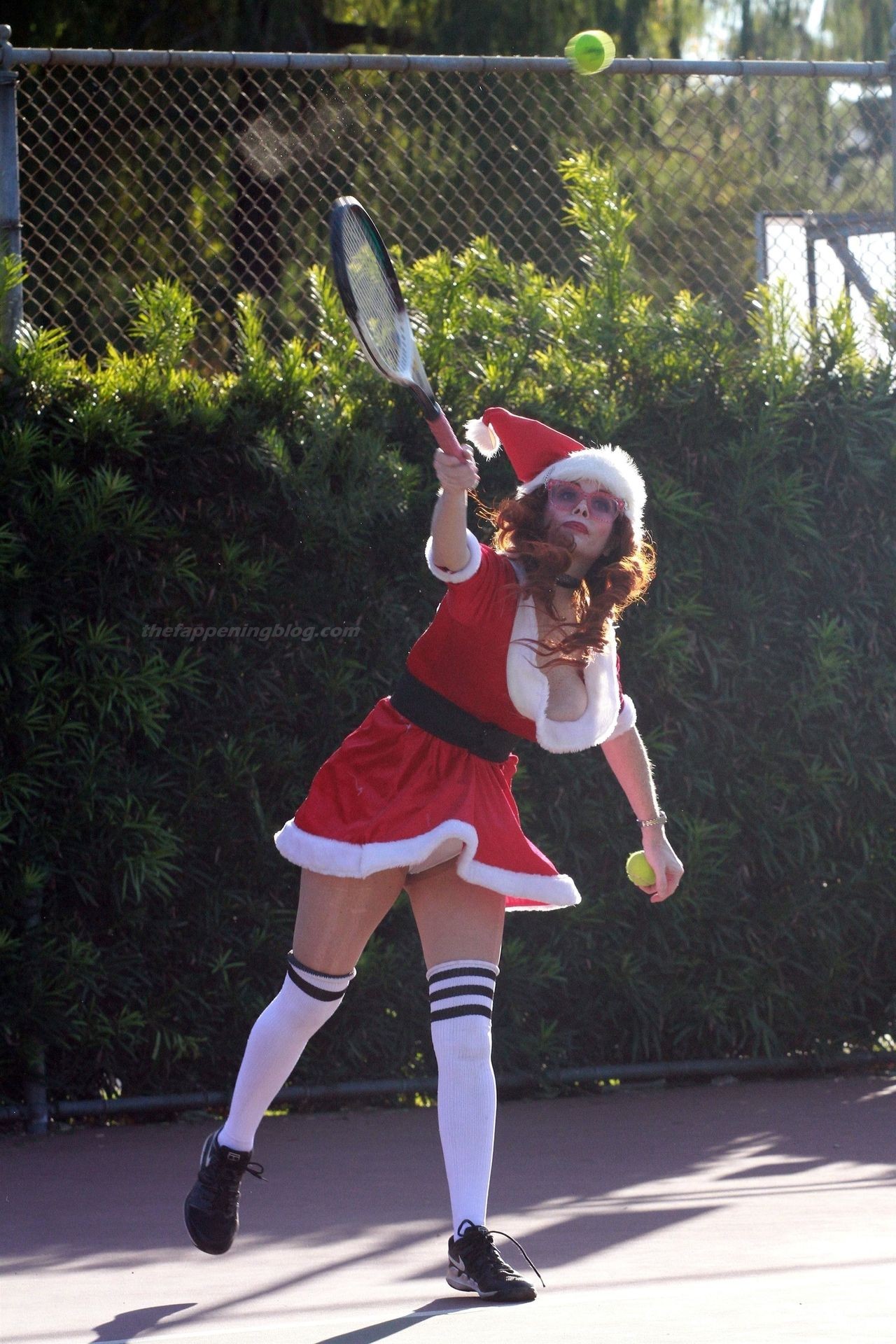 Phoebe Price is Seen in a Mrs. Claus Outfit at the Tennis Cour
ts in LA (55 Photos)