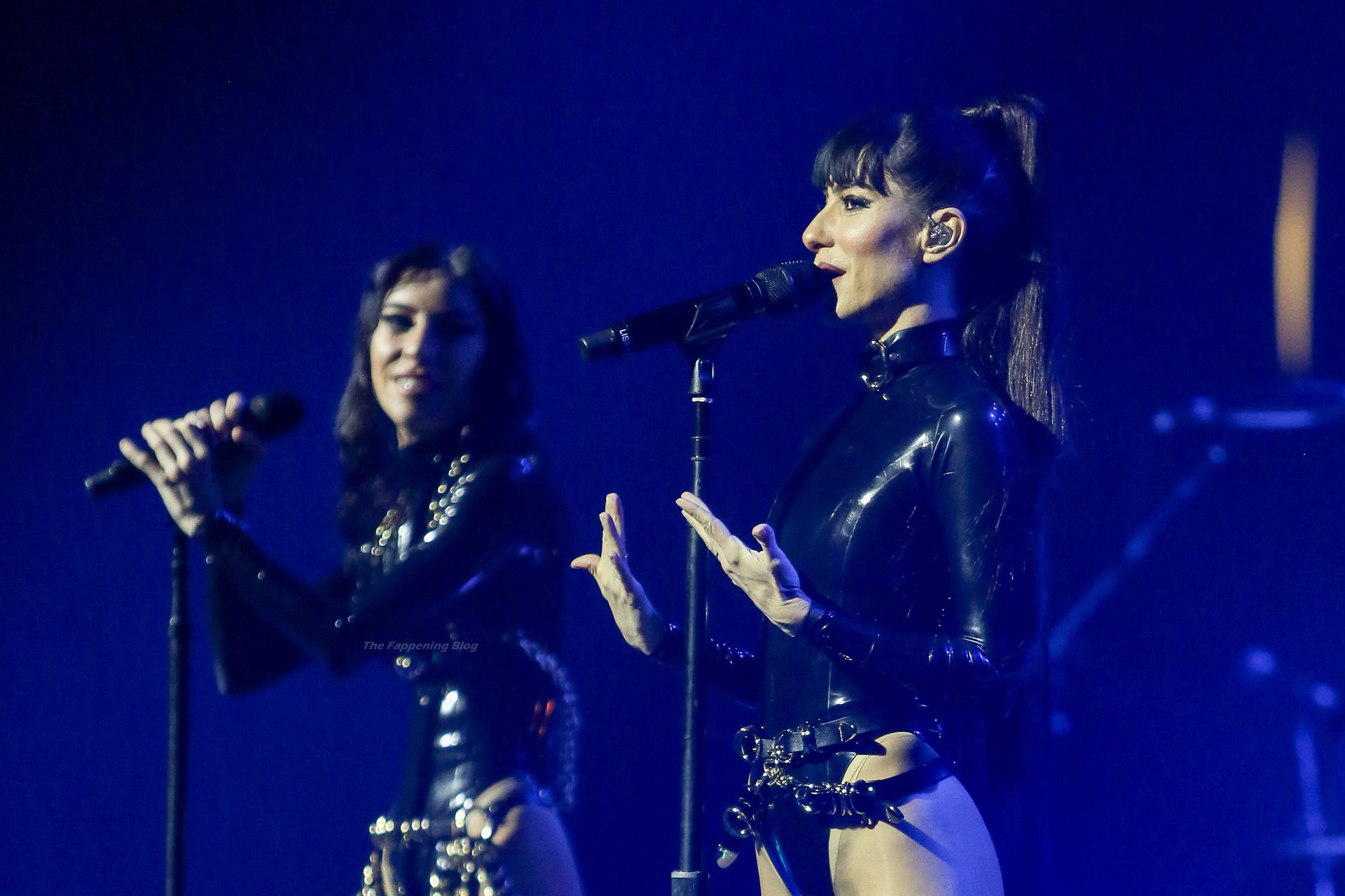 Pantyless The Veronicas Take To The Stage For a Performance in Sydney (8 Photos)