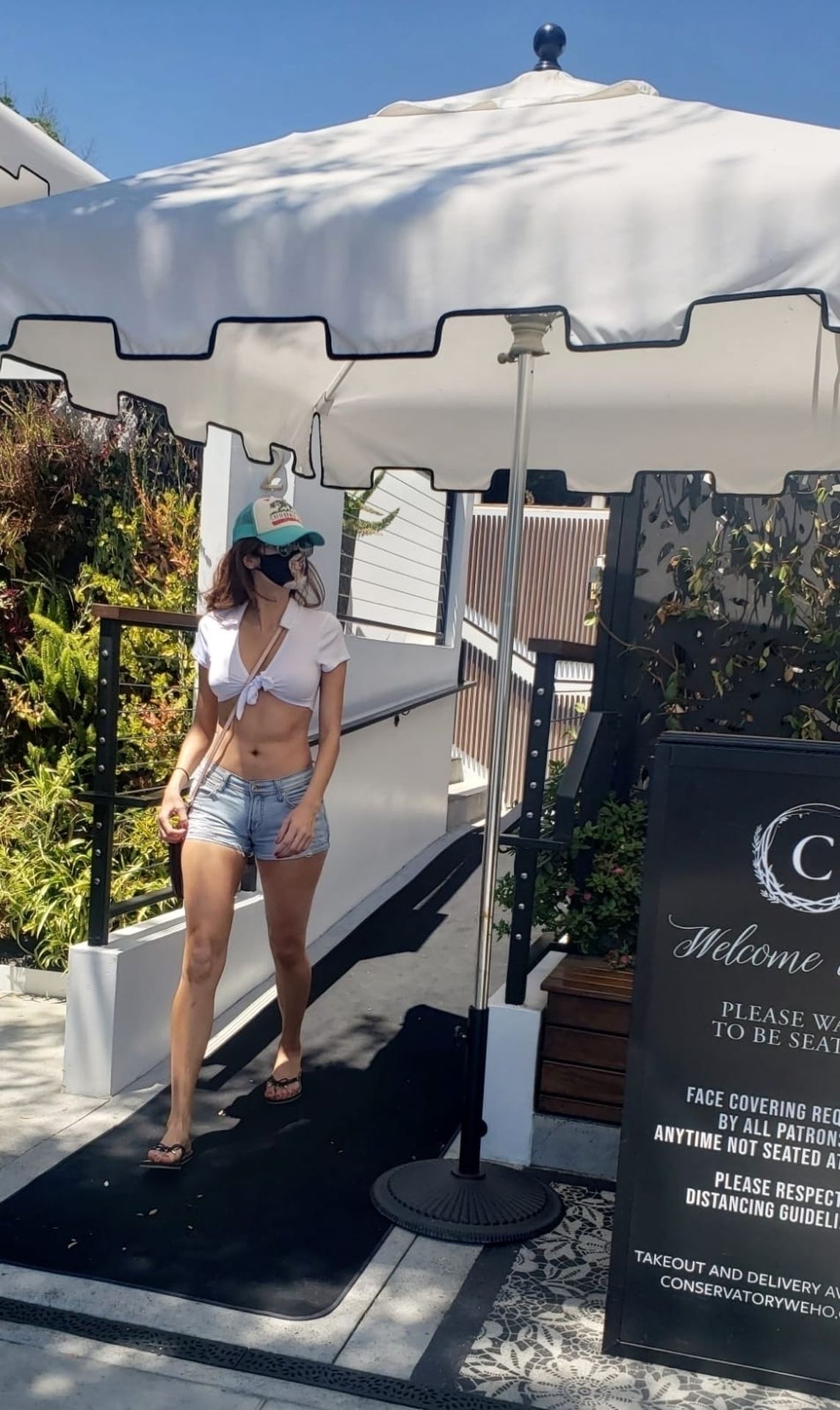 Sexy Blanca Blanco Enjoys Brunch in Malibu (13 Photos)