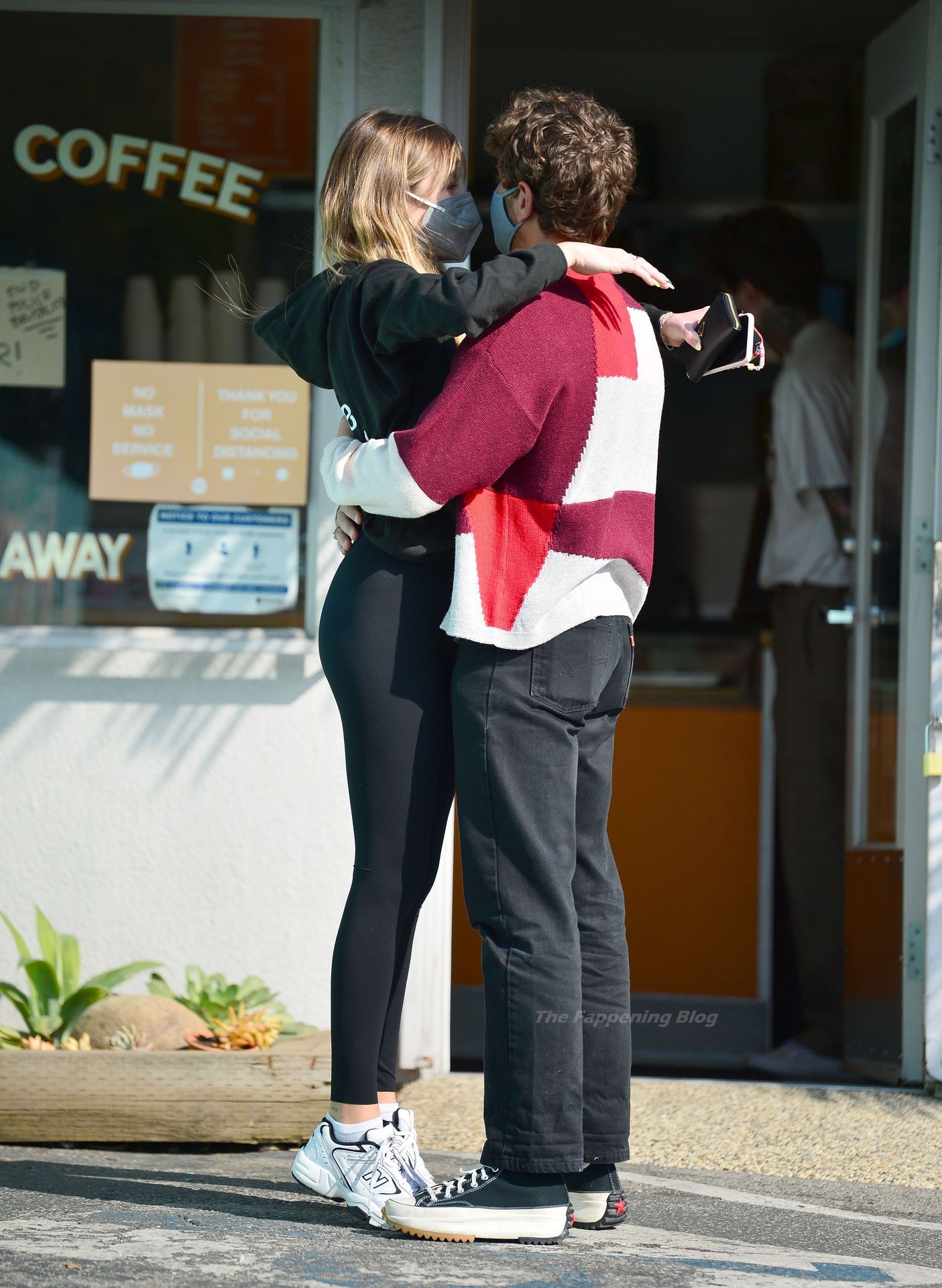 Romantic Couple Delilah Belle & Eyal Booker Pack on the PDA (24 Photos)