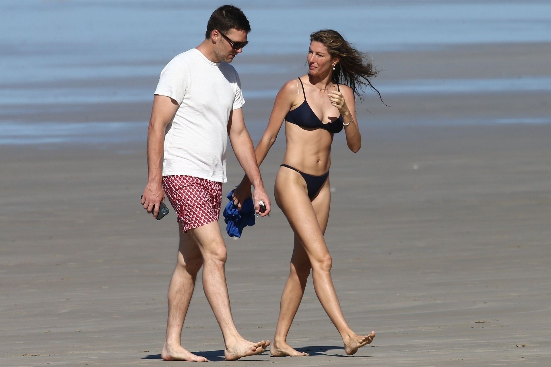 Tom Brady & Gisele Bundchen Pack on the PDA at the Beach (31 Photos)