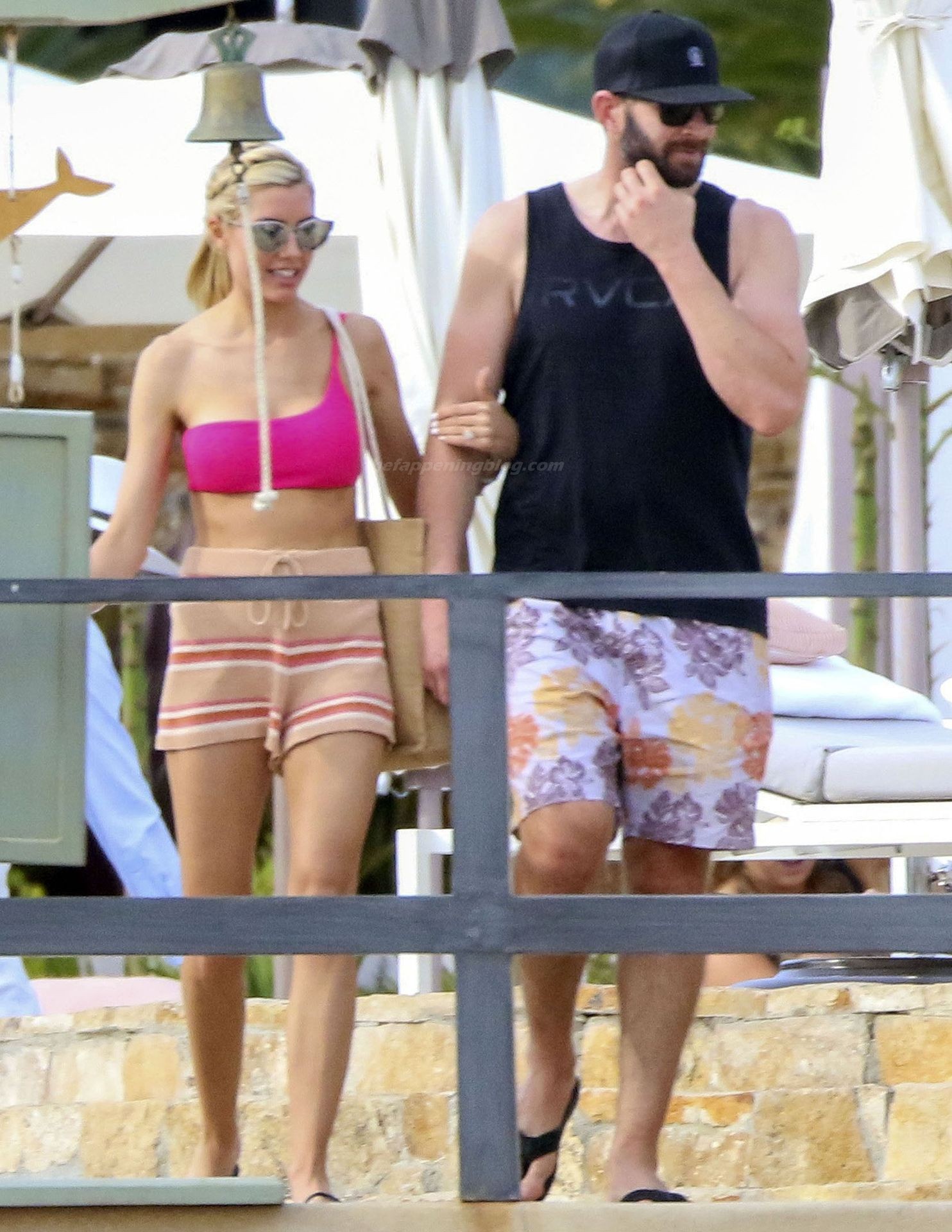 Tarek El Moussa & Heather Rae Young Hit The Beach As Trip To Mexico Continues (23 Photos)