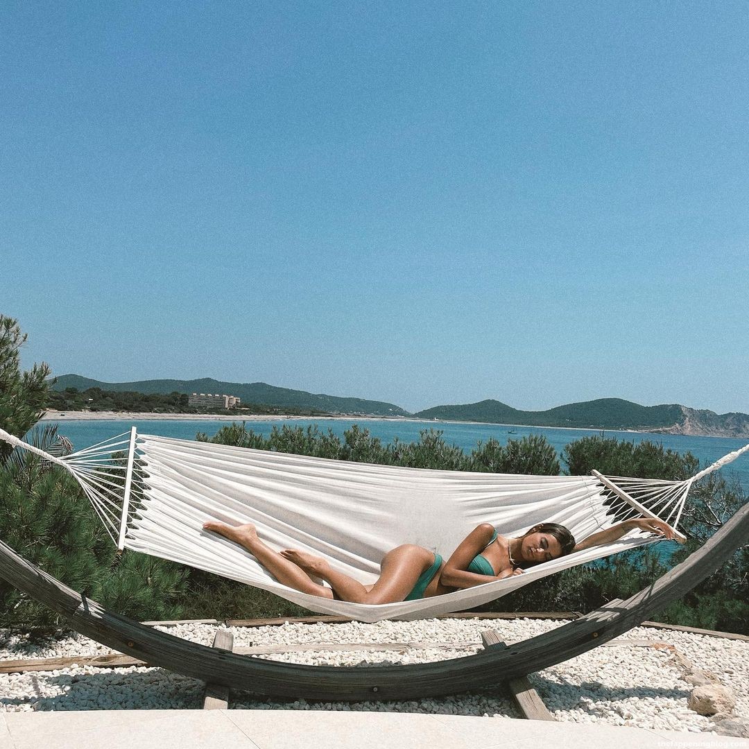 Susana Molina & Jedet Enjoy Their Vacations in Ibiza (18 Photos)