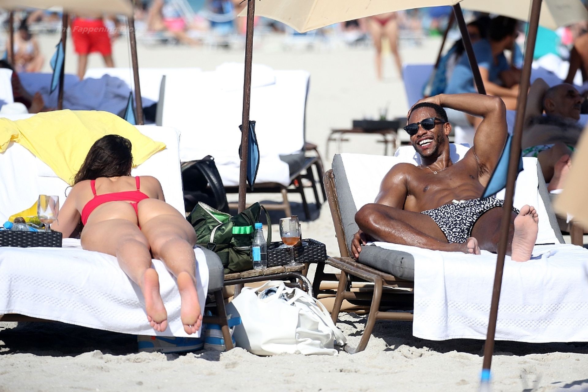 Victor Cruz is Seen on the Beach with YesJulz in Miami (26 Photos)