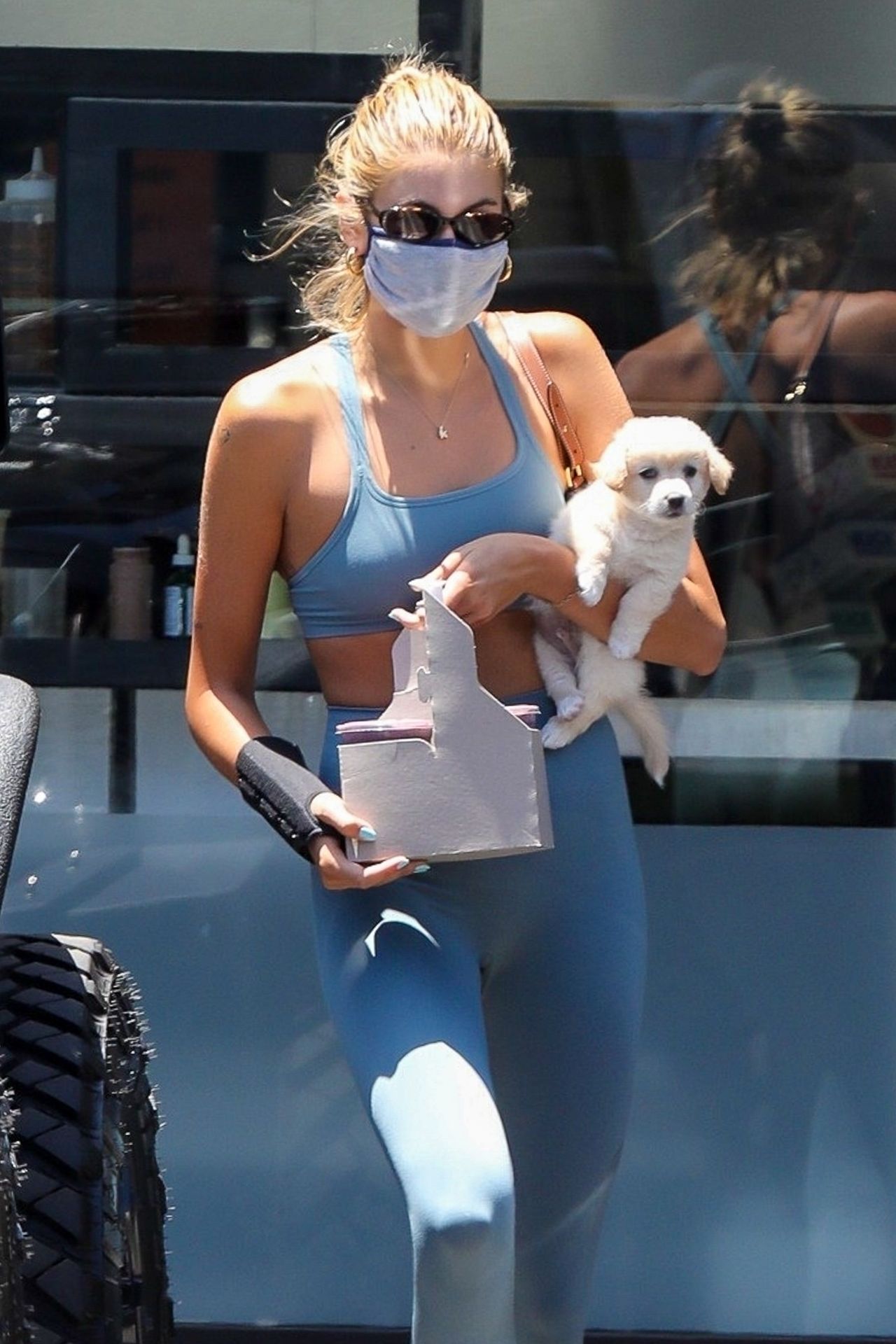 Sexy Kaia Gerber Takes Her Adorable Foster Puppy with Her to Grab a Healthy Drink (57 Photos)