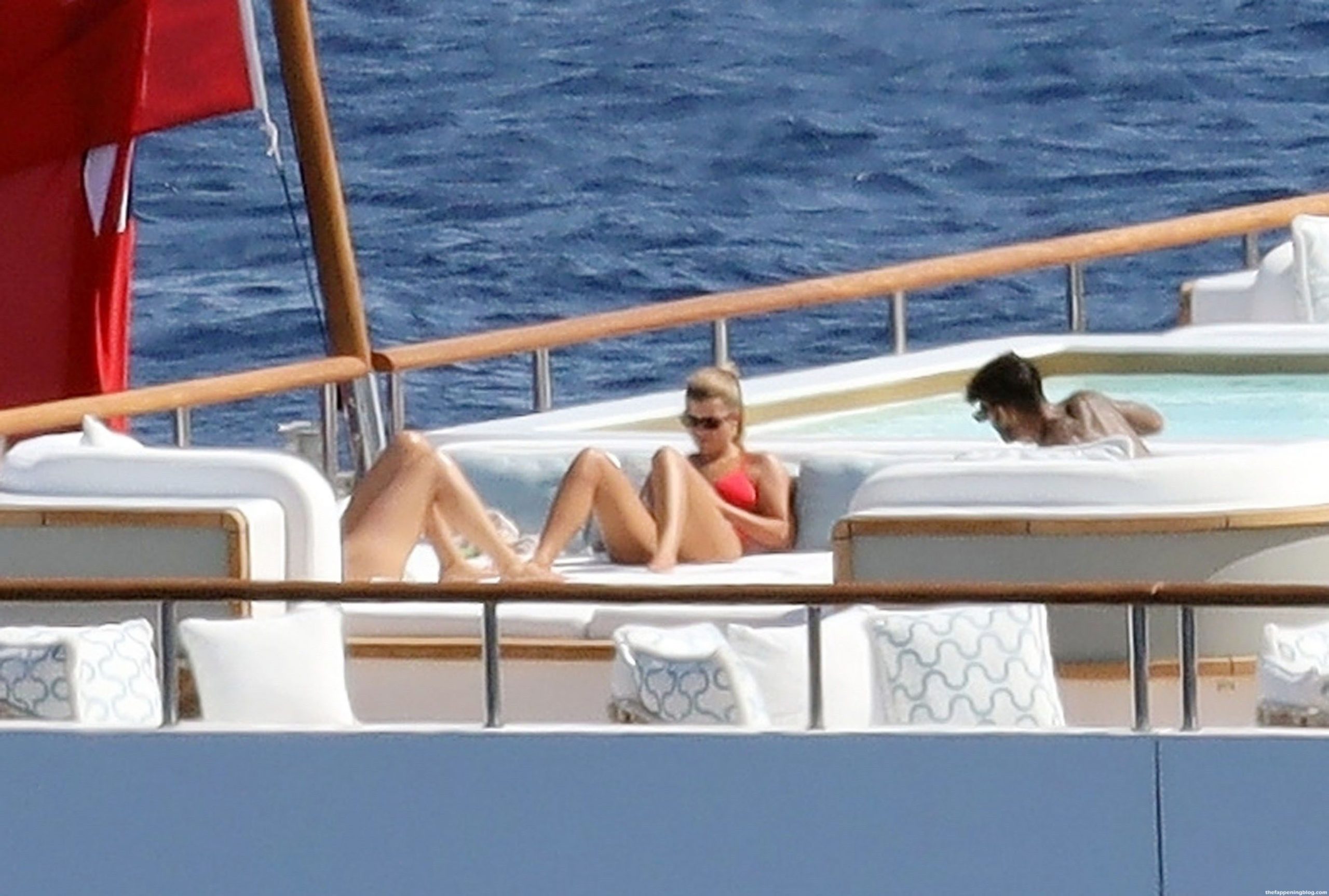 Sofia Richie Sunbathes with Her Sister Nicole While on Holiday Out in Mykonos (16 Photos)