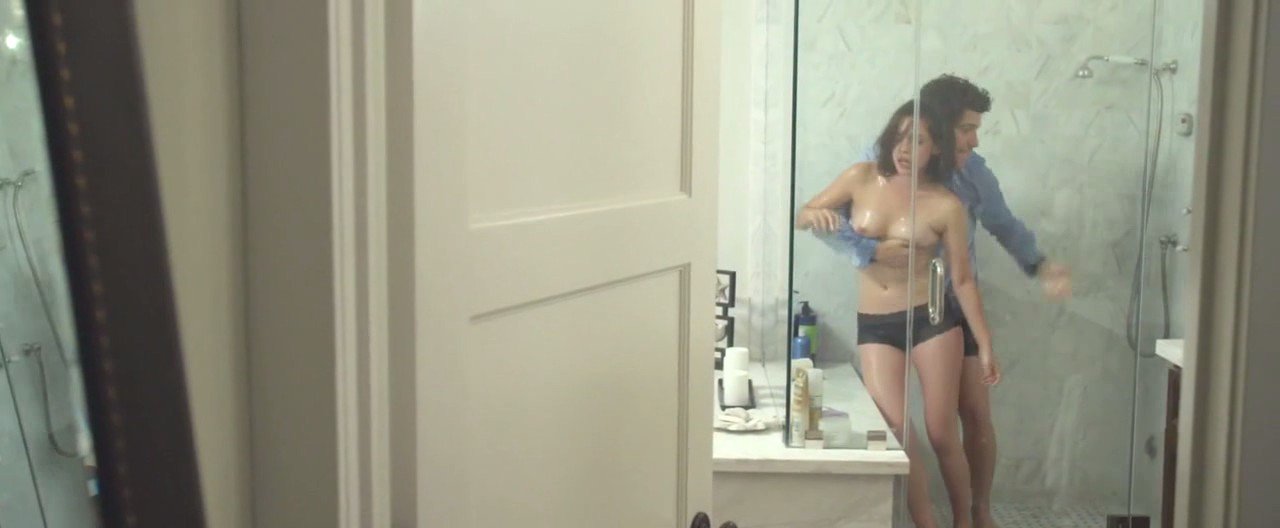 Rosa Salazar Nude (12 Pics + Gif & Video)