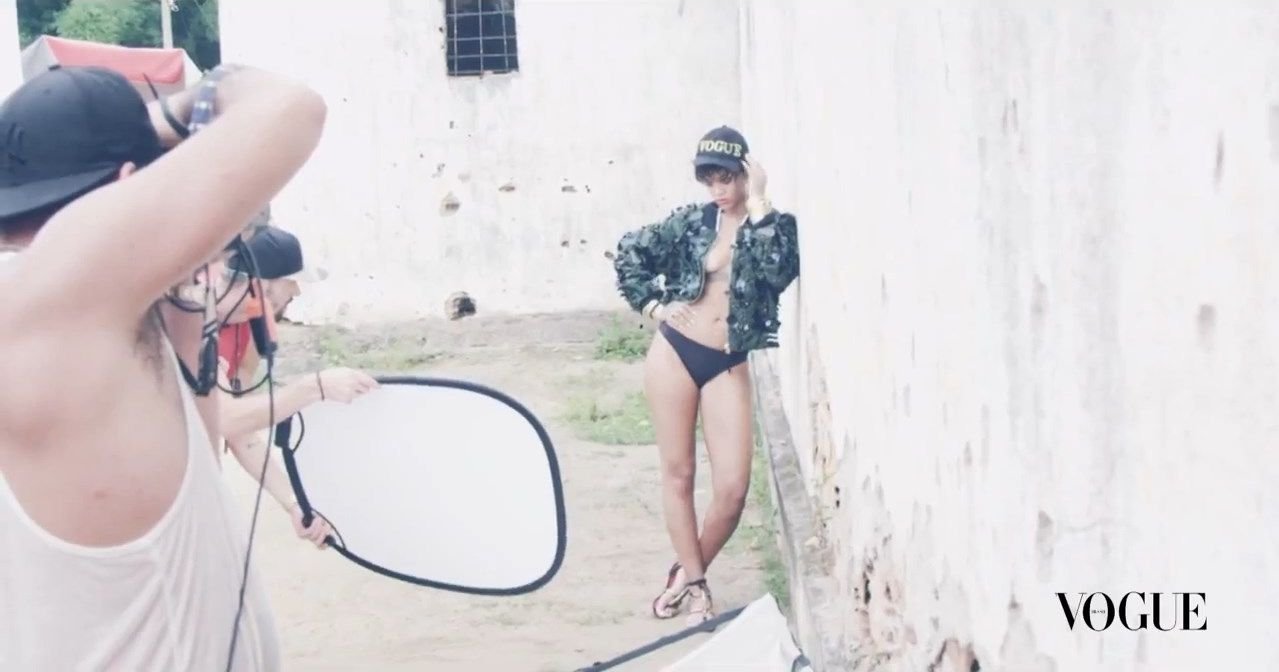 Rihanna Topless (77 Photos + GIF & Video)