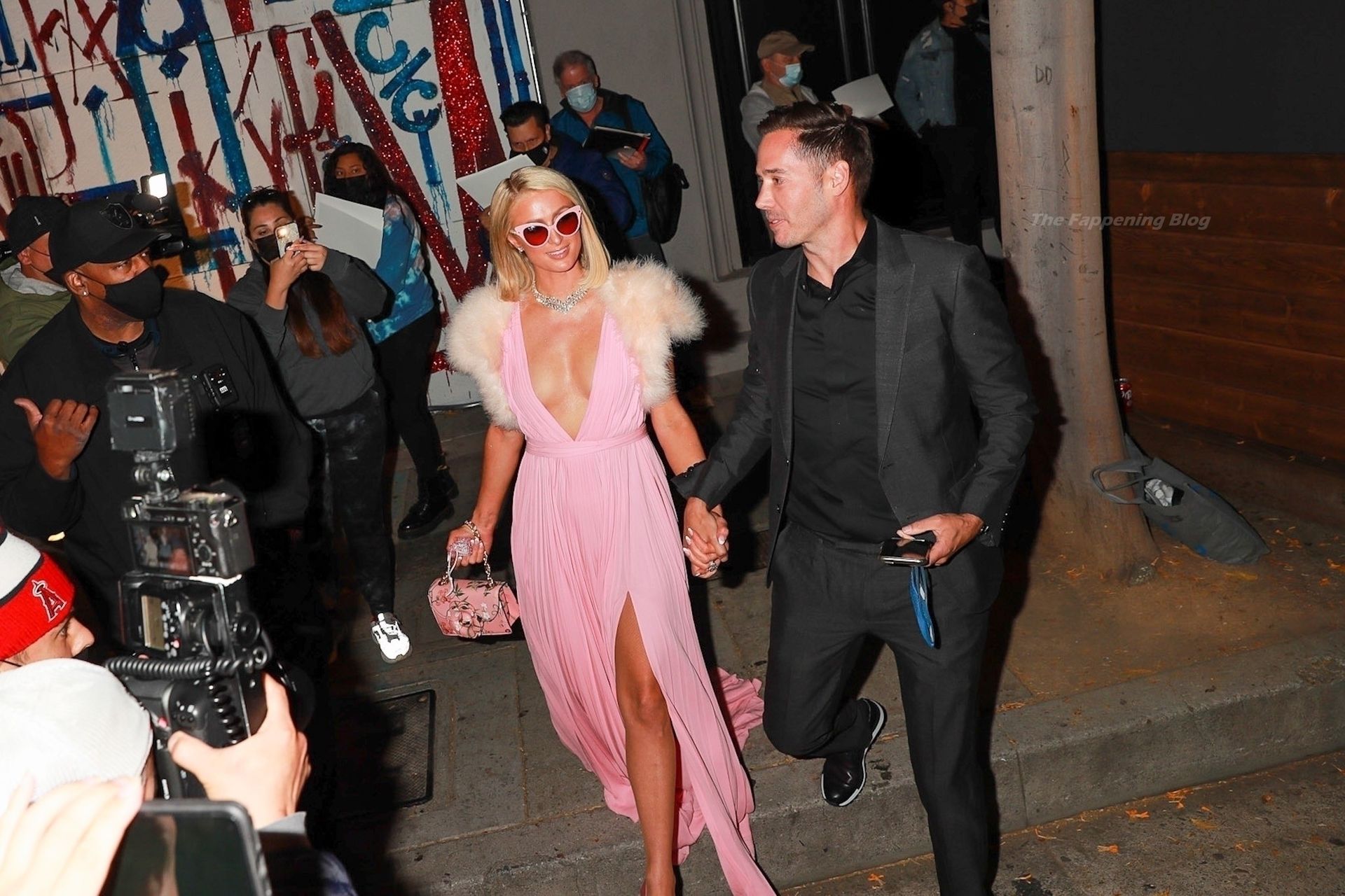 Pretty in Pink! Paris Hilton Arrives For Dinner at Craigs in WeHo (118 Photos)