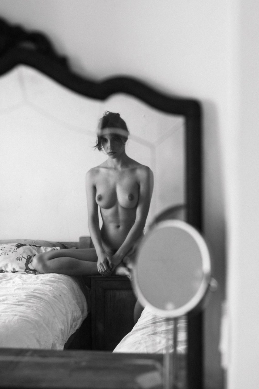 Rebecca Bagnol Nude (13 Photos)