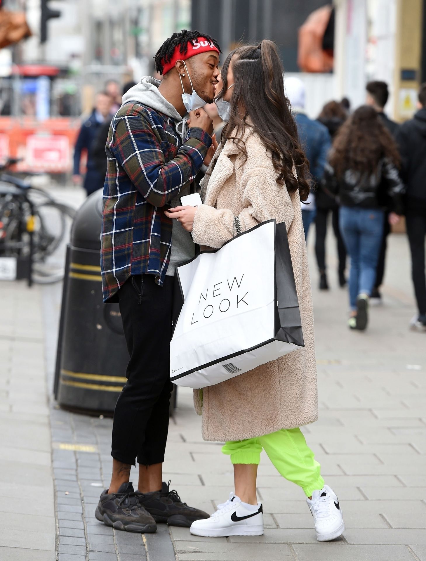 Rebecca Gormley & Biggs Chris Are Seen Kissing for the Cameras in London (22 Photos)