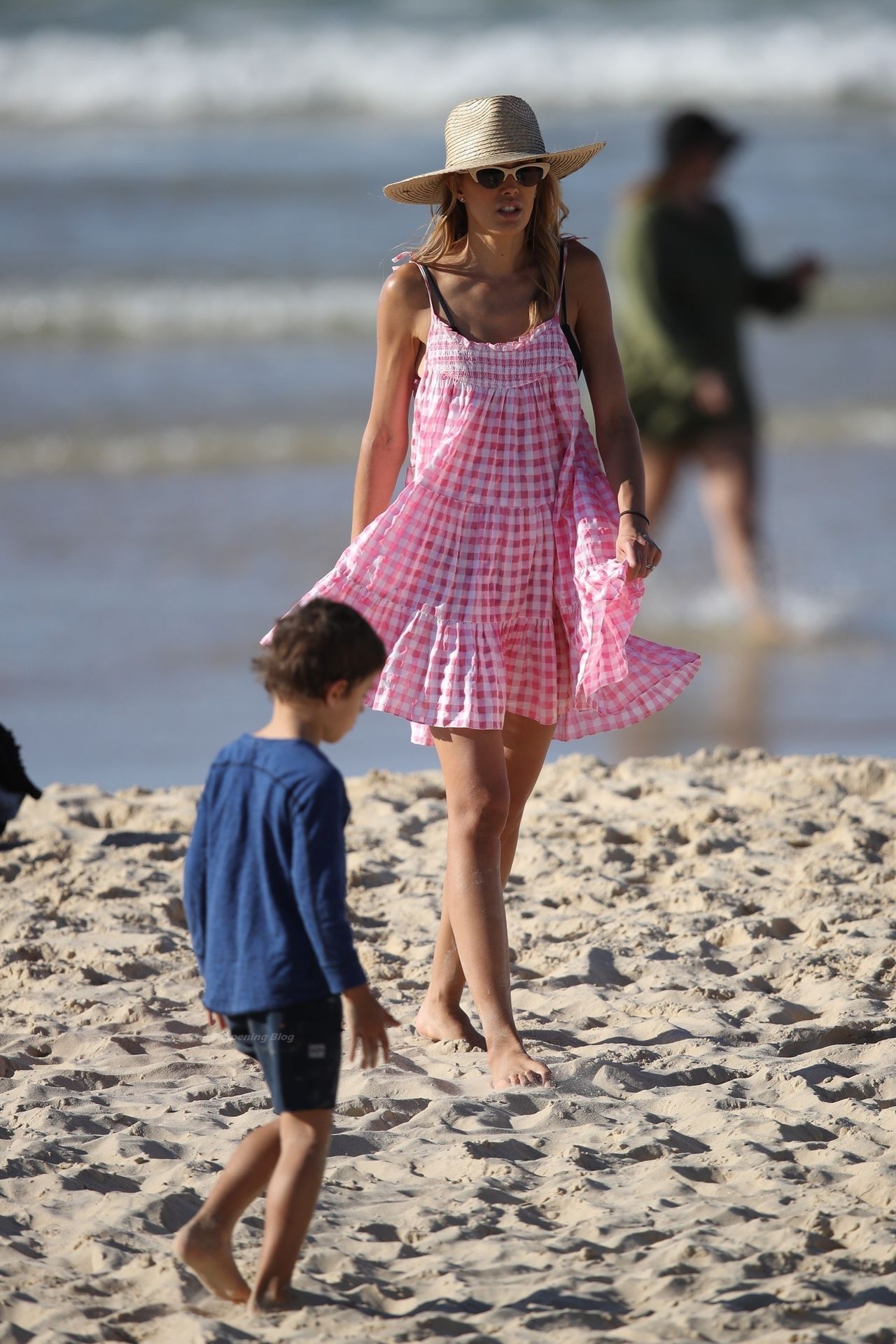 Rebecca Judd Enjoys a Late Afternoon Beach Outing (103 Photos)