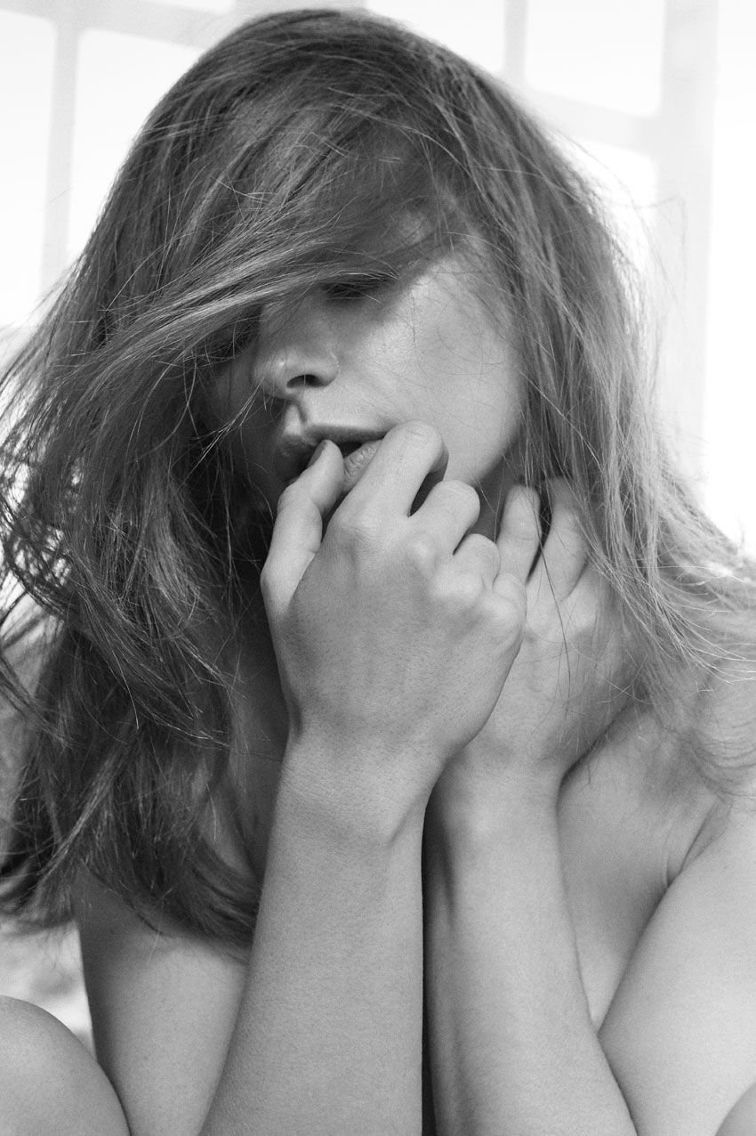 Renata Longaray Nude & Sexy (25 Photos + Video)