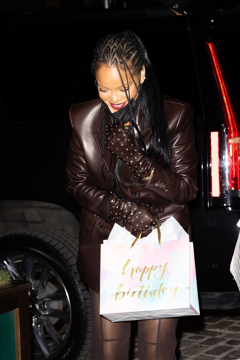 Rihanna Heads to Dinner at Pastis to Celebrate Her Mothers Birthday in NYC (34 Photos)