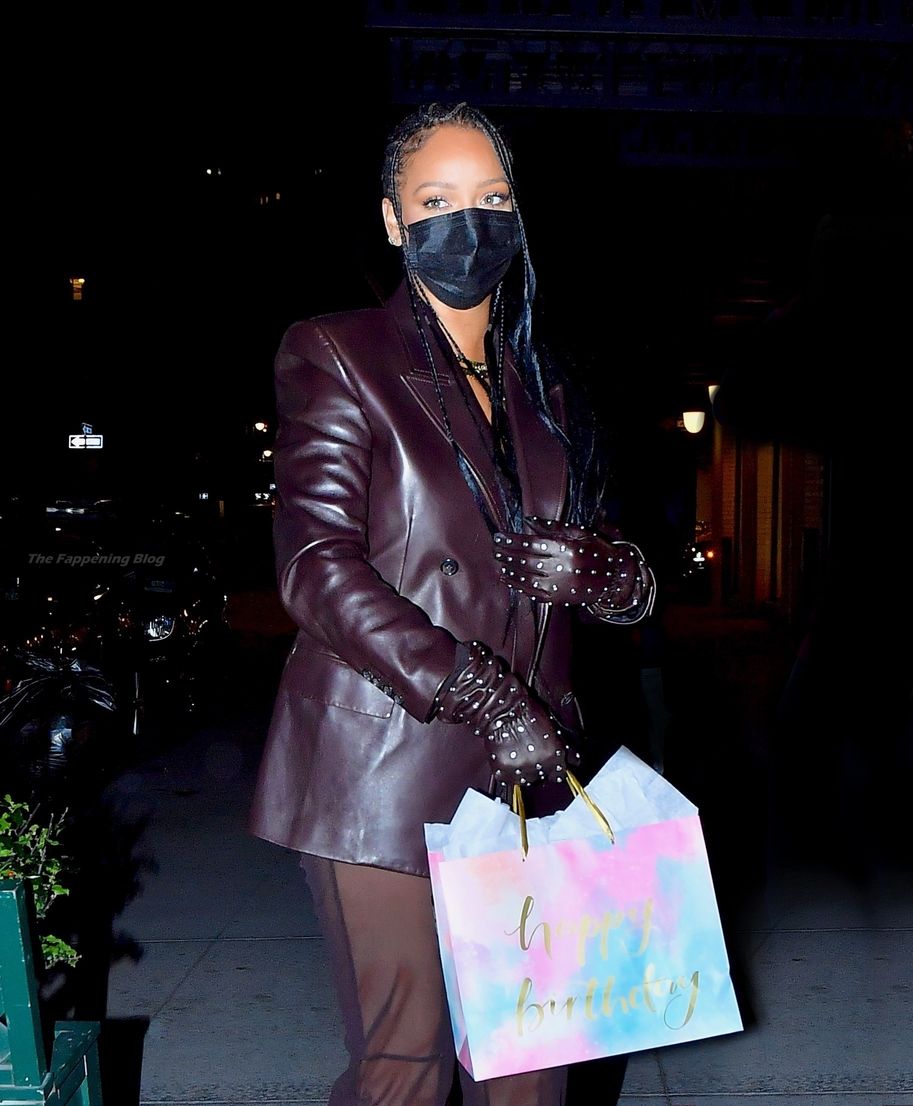 Rihanna Heads to Dinner at Pastis to Celebrate Her Mothers Birthday in NYC (34 Photos)