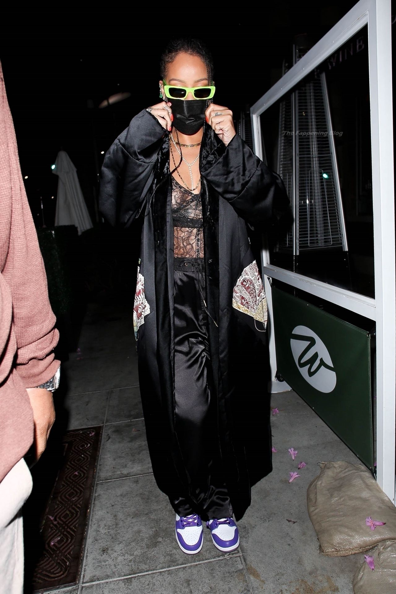 Rihanna Looks Fashionable While Grabbing Dinner at Wallys in Beverly Hills (77 Photos)