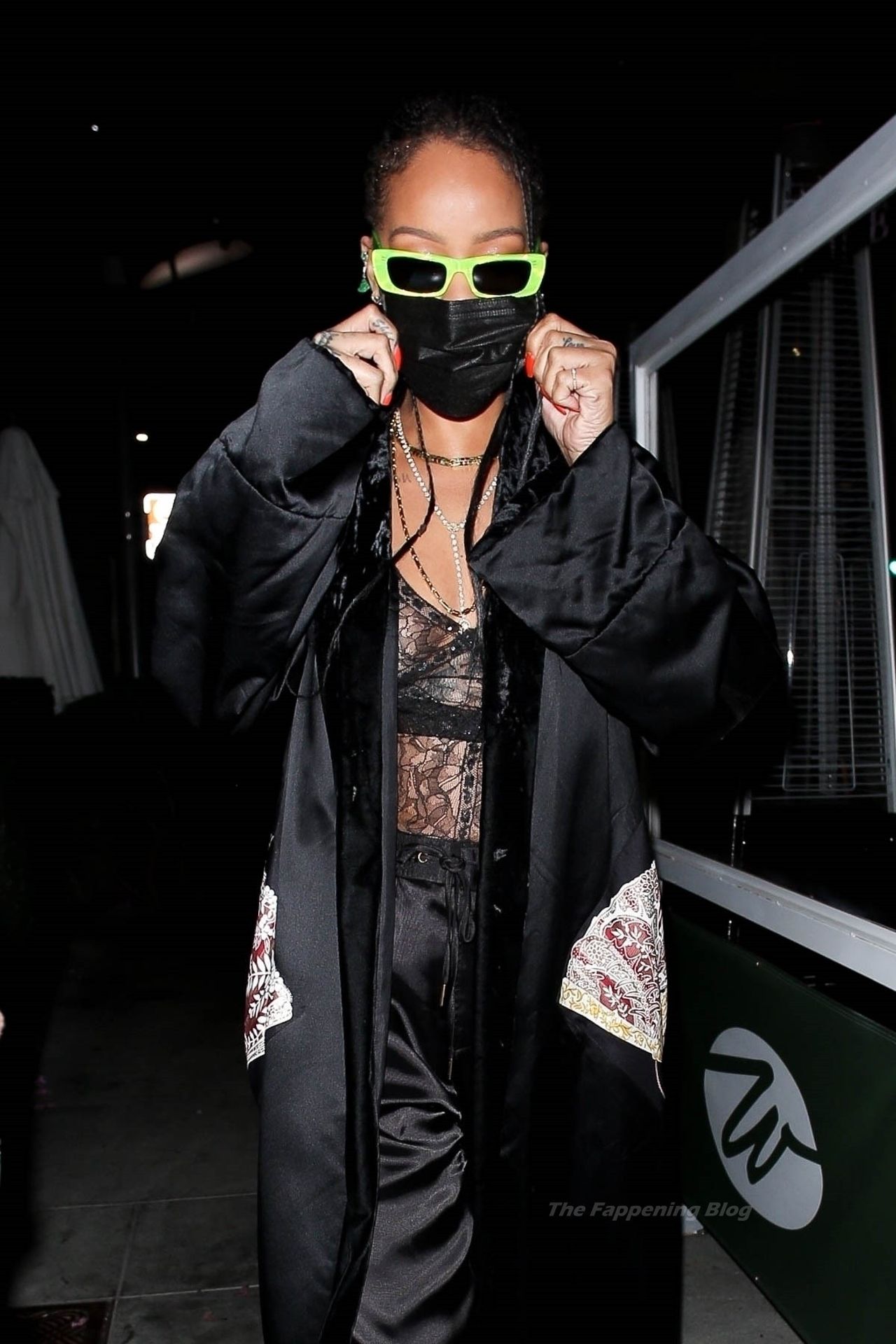 Rihanna Looks Fashionable While Grabbing Dinner at Wallys in Beverly Hills (77 Photos)