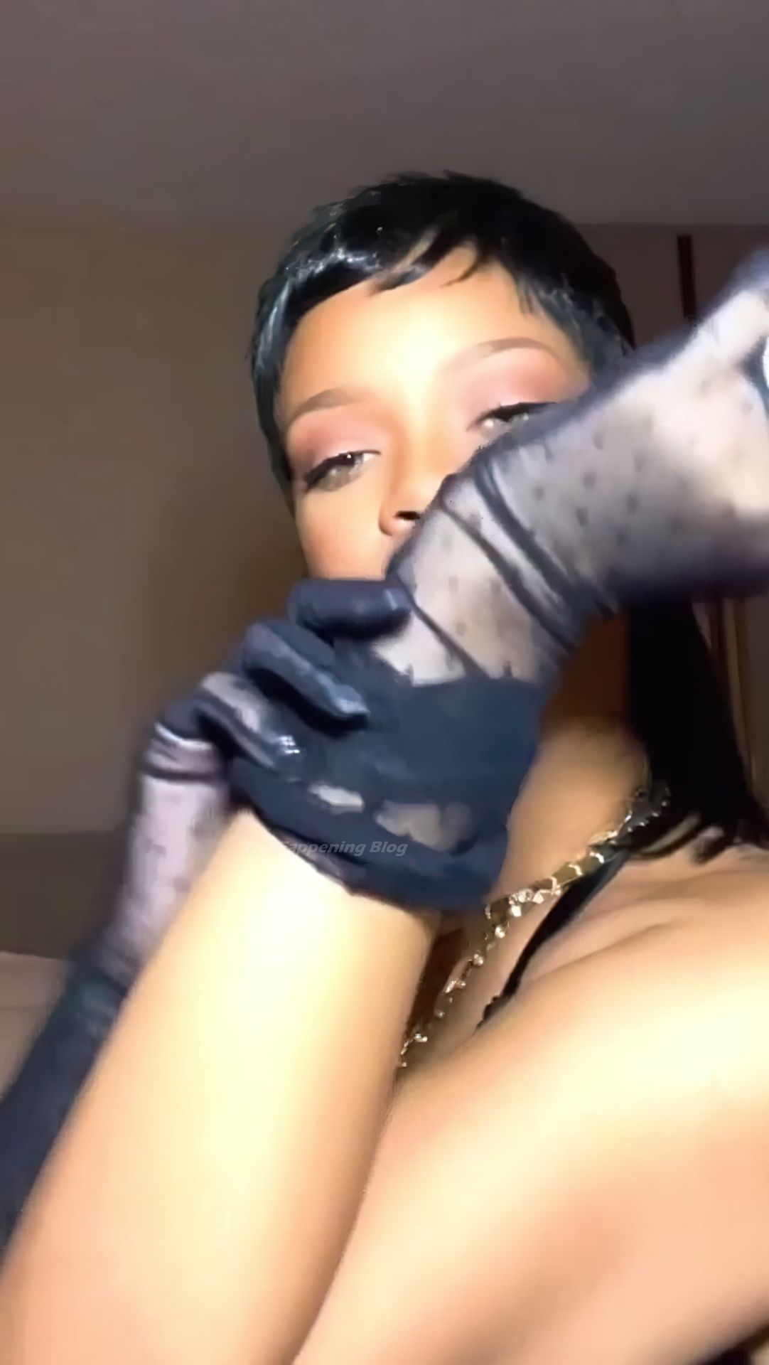 Rihanna See Through & Sexy (11 Pics + Video)