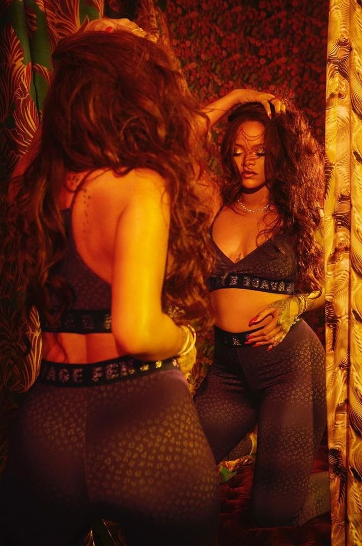 Rihanna Sexy (11 Photos + GIFs & Video)