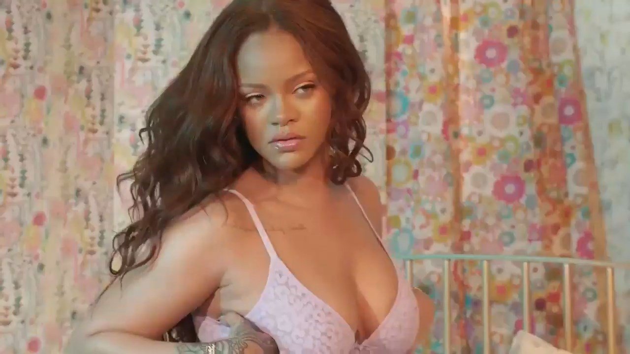 Rihanna Sexy (11 Photos + GIFs & Video)