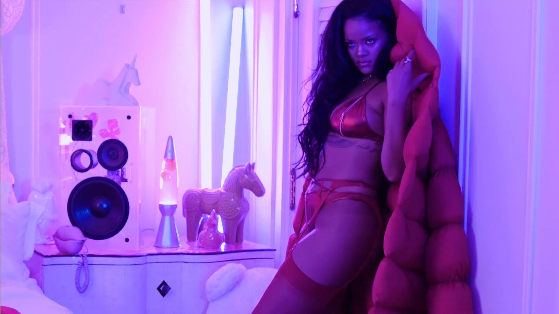 Rihanna Sexy (15 Photos + GIF & Video)