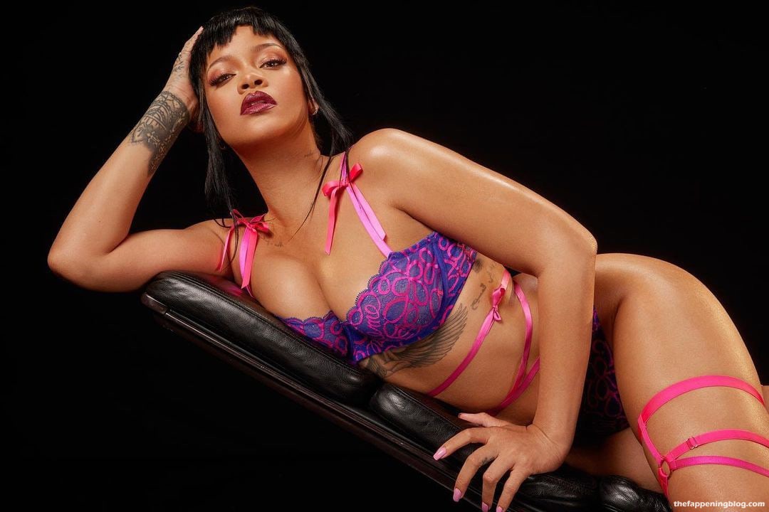 Rihanna Sexy (4 Hot Photos) [Updated]
