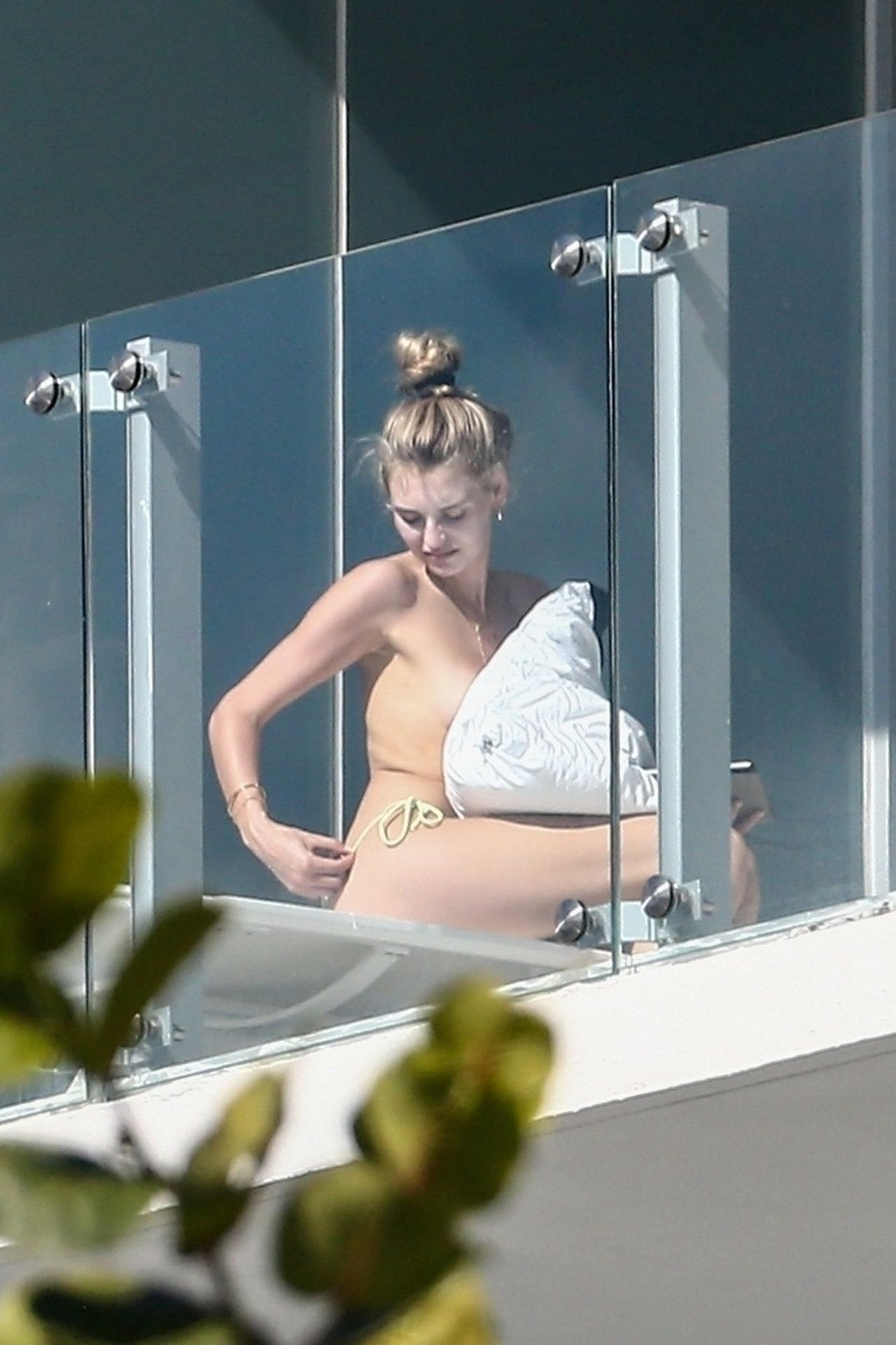 Roosmarijn de Kok Sunbathes Topless in Miami (35 Photos)