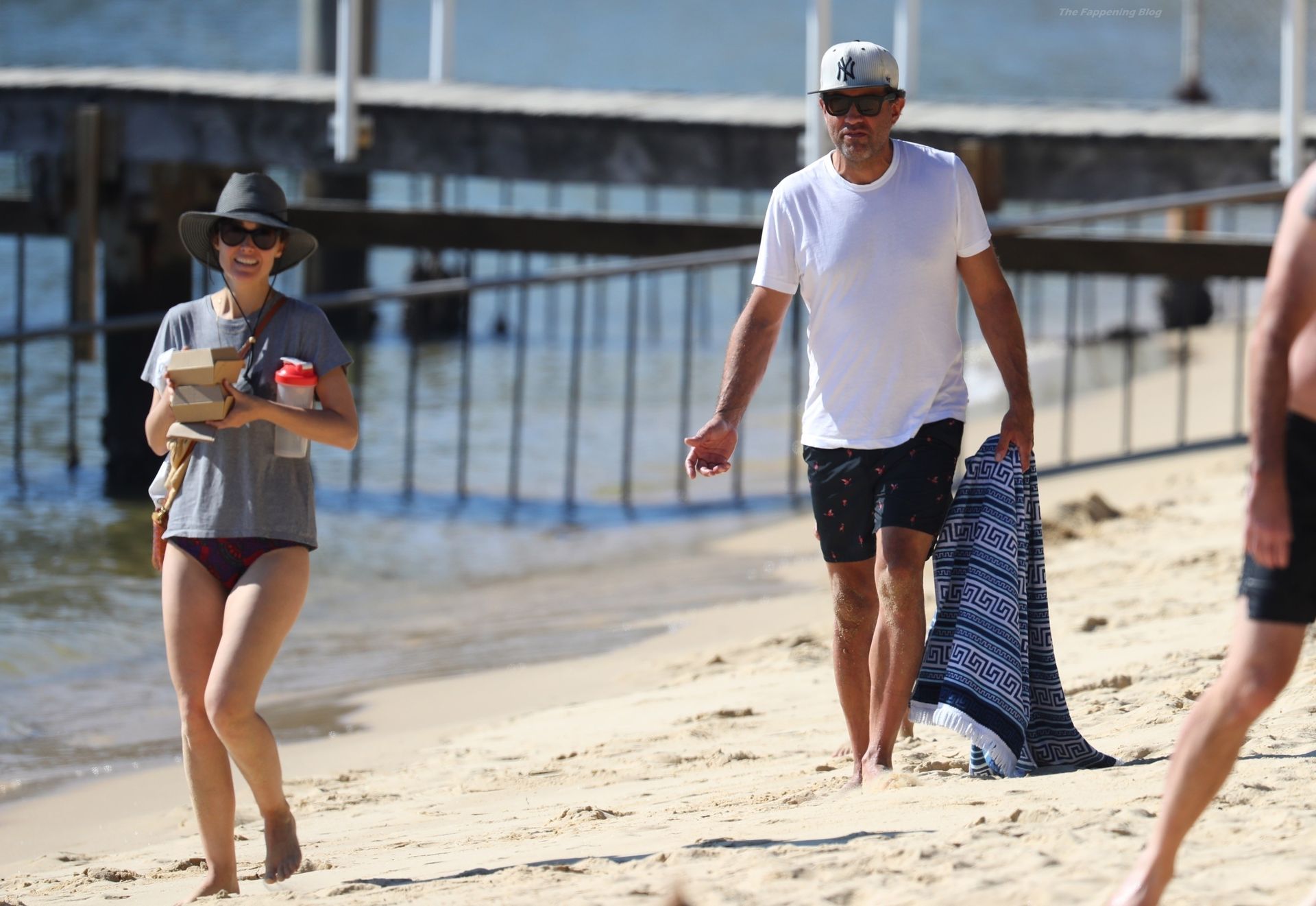 Rose Byrne & Bobby Cannavale Jump Into Their Swimsuits for a Beach Day in Sydney (74 Photos)