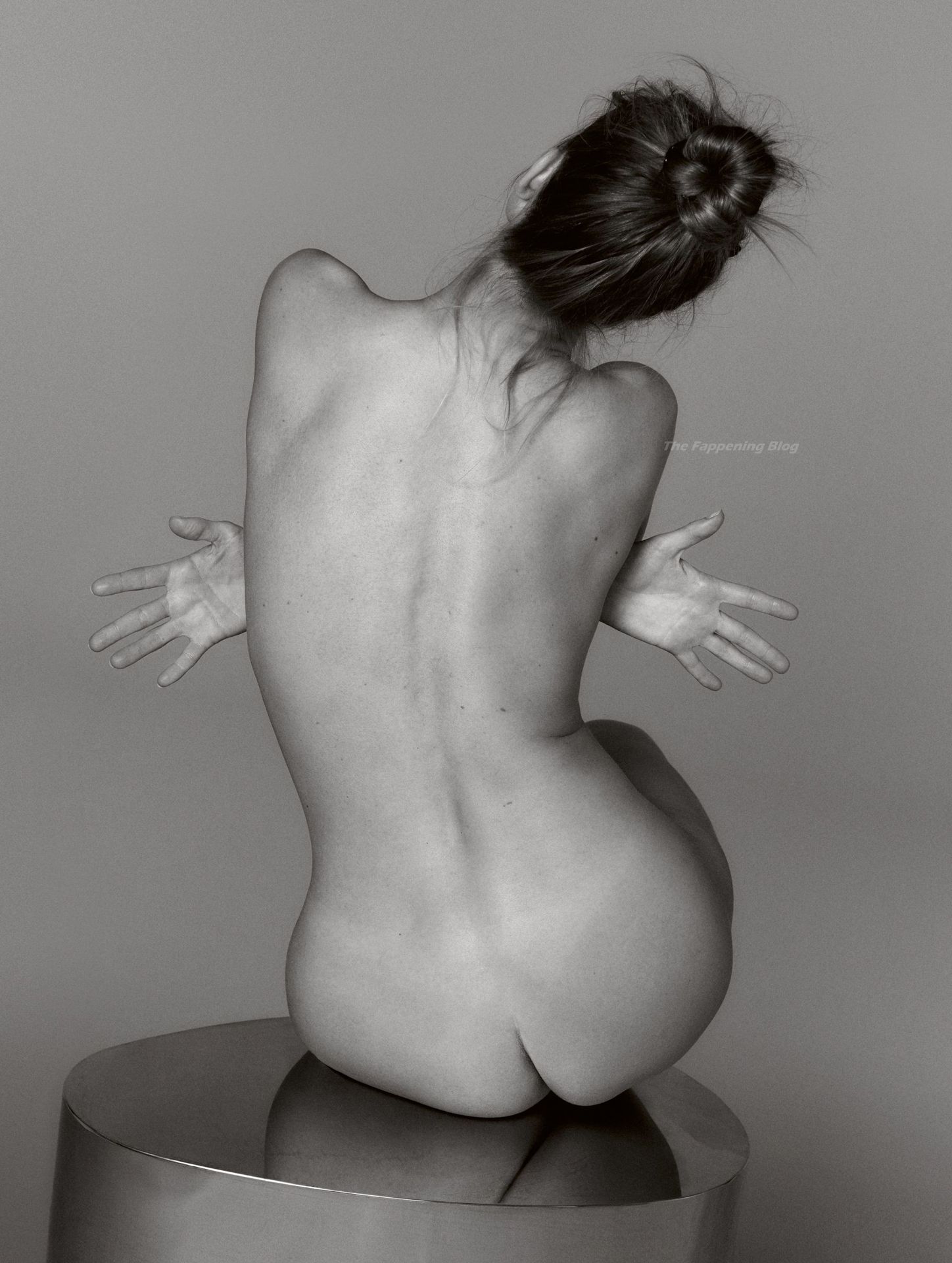 Rosie Huntington-Whiteley Nude & Sexy  - ELLE Magazine (9 Photos)