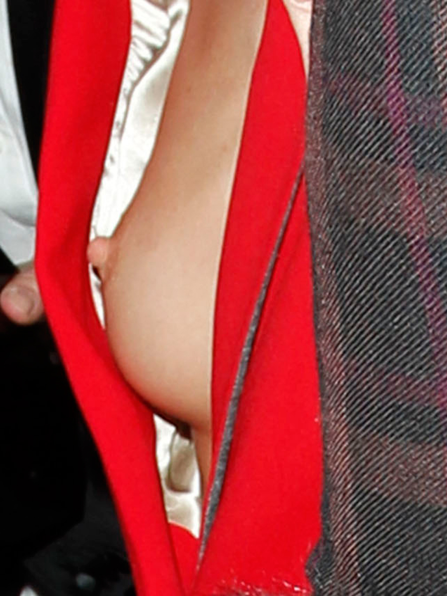 Rosie Huntington-Whiteleys Tit Flash in London (12 Photos)