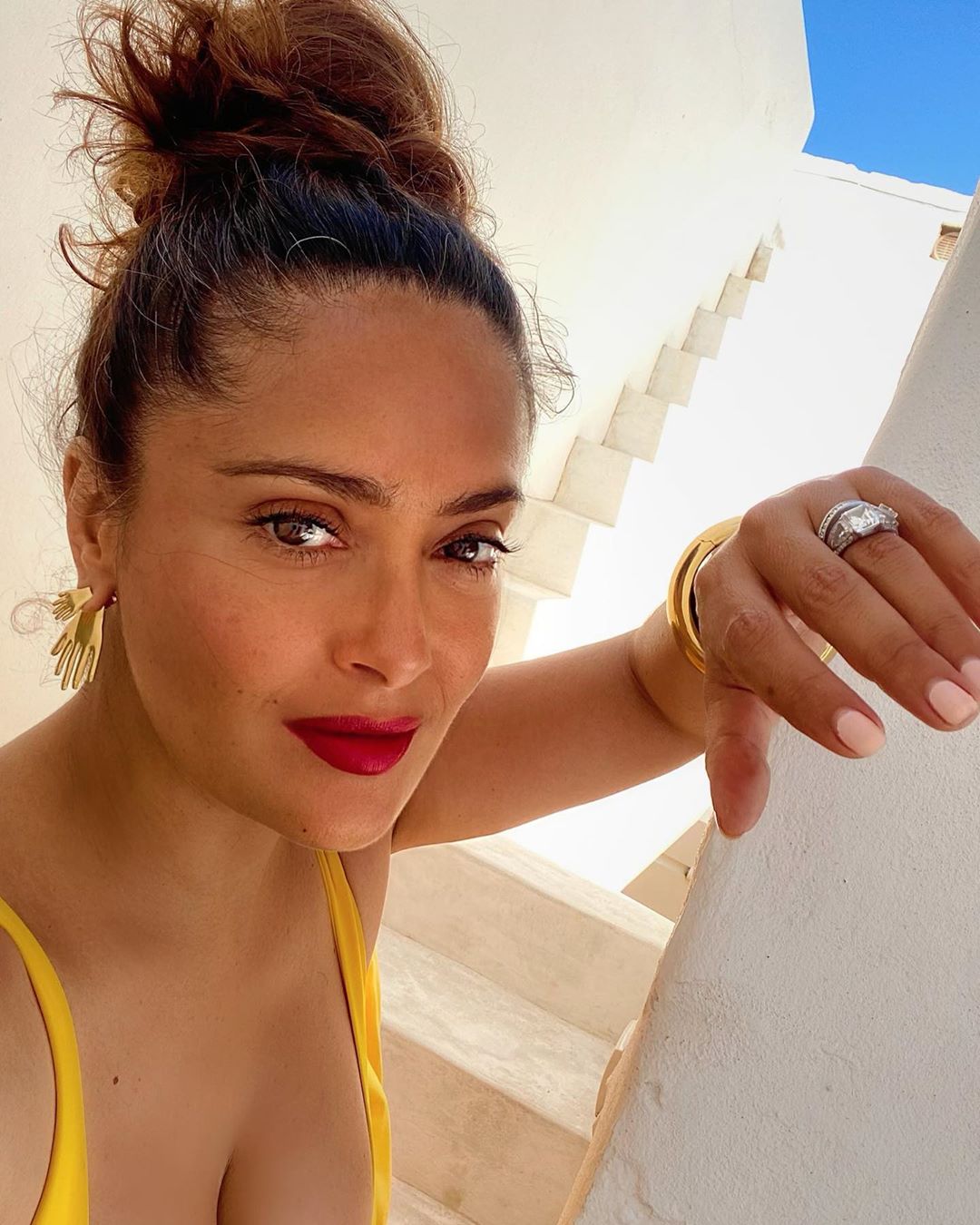Salma Hayek Shows Her Sexy Body in Swimsuits (3 Photos)
