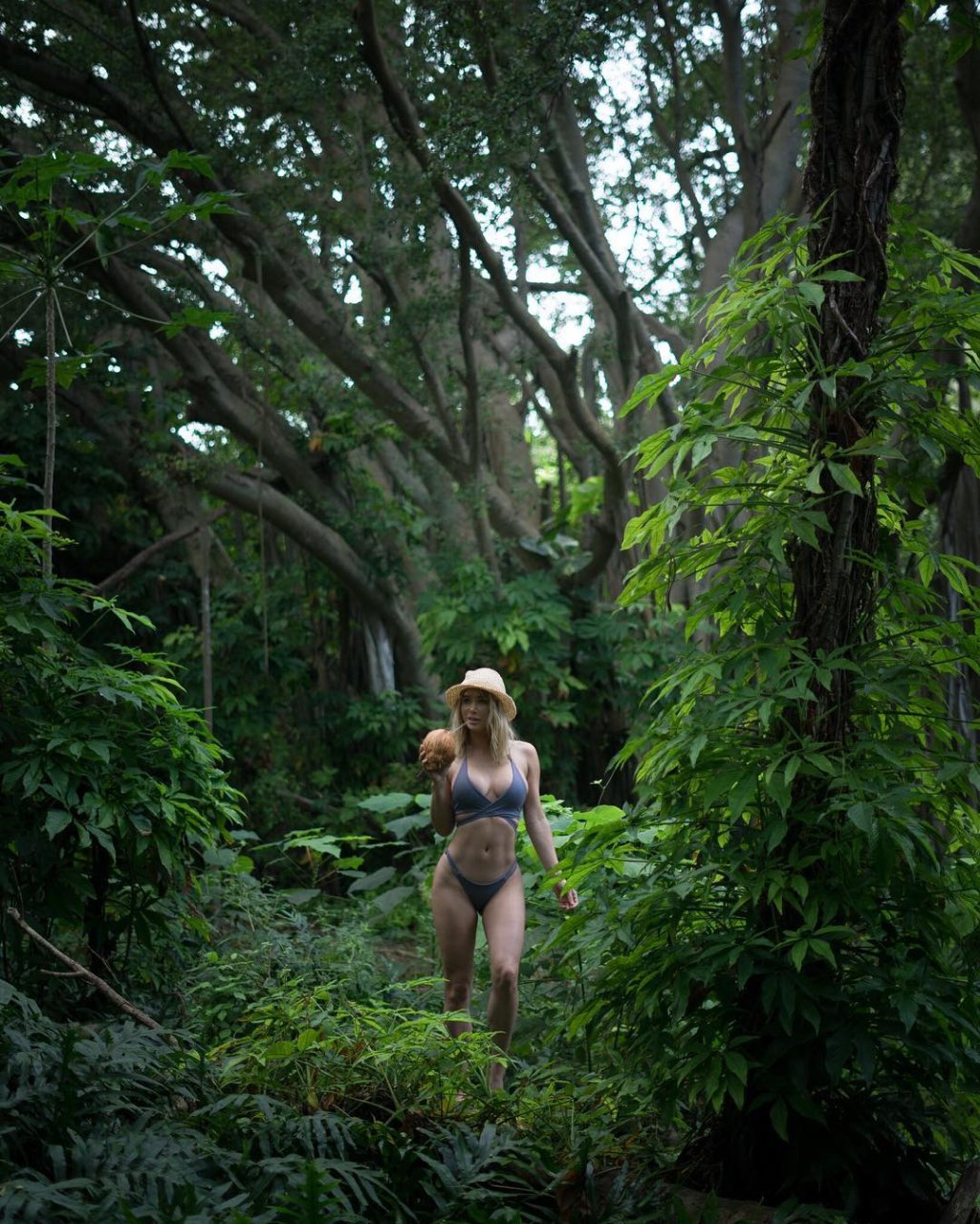 Sara Underwood Nude & Sexy (115 Photos + GIFs)