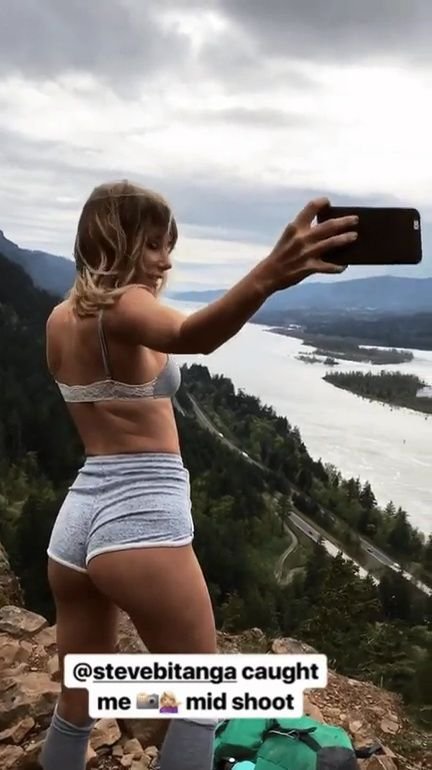 Sara Underwood Nude & Sexy (22 Photos + GIFs)