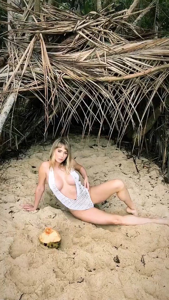 Sara Underwood Nude & Sexy  - Oahu  - Instagram (January 2018)
