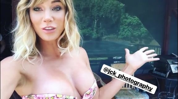 Sara Underwood Sexy & Topless (19 Photos + GIFs)