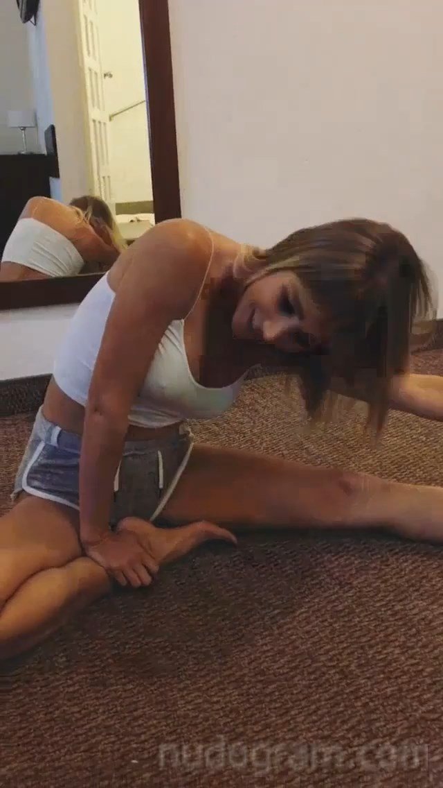 Sara Underwood Sexy  - Workout in Peru (2017)