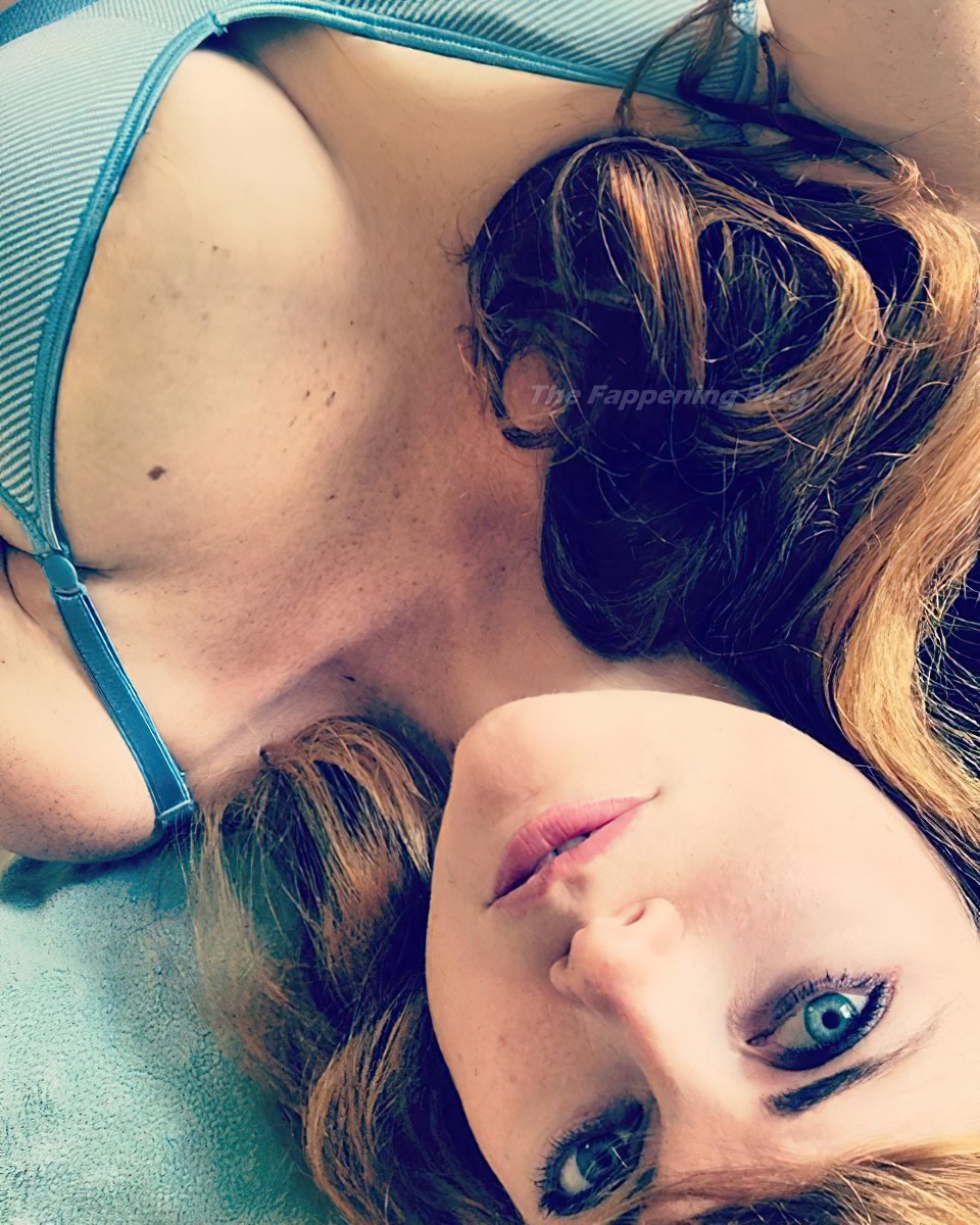 Sarah Beattie Nude & Sexy (87 Photos)