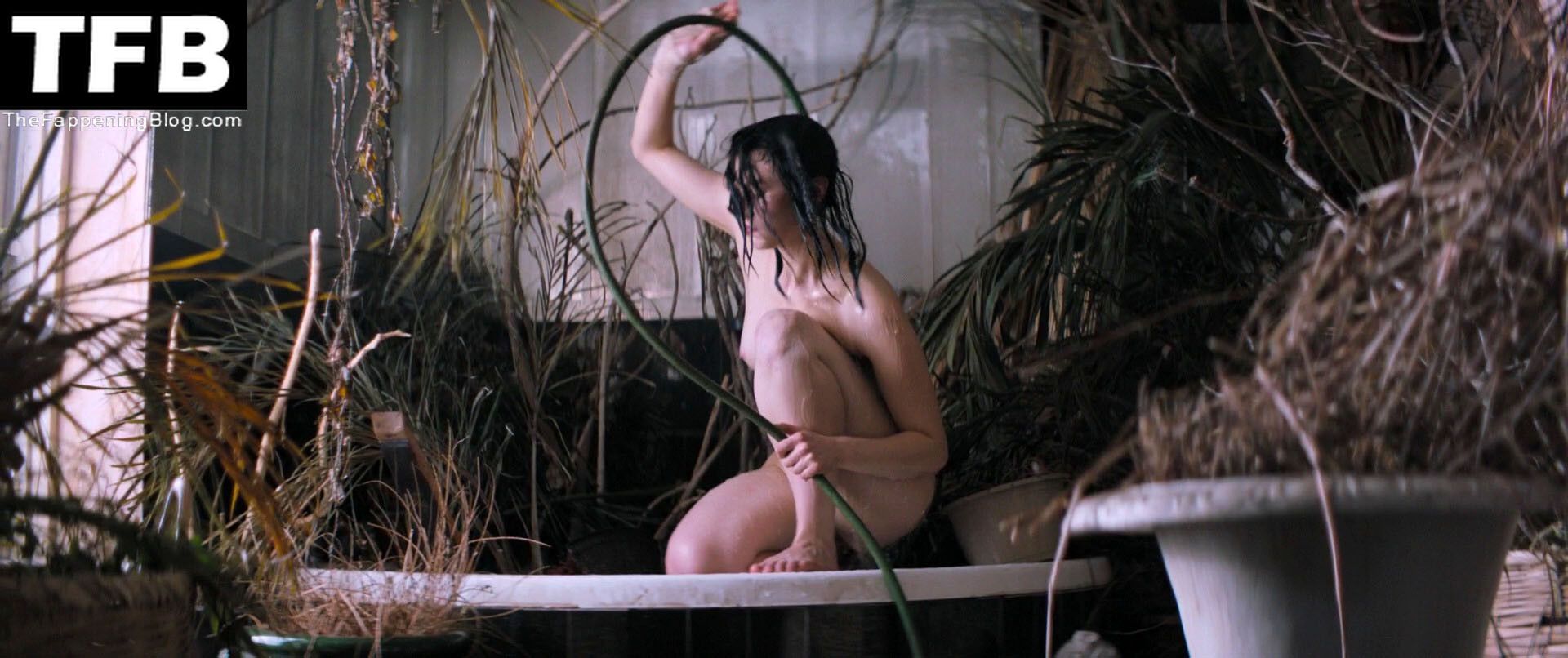 Sarah Gadon Nude & Sexy Collection (19 Photos)