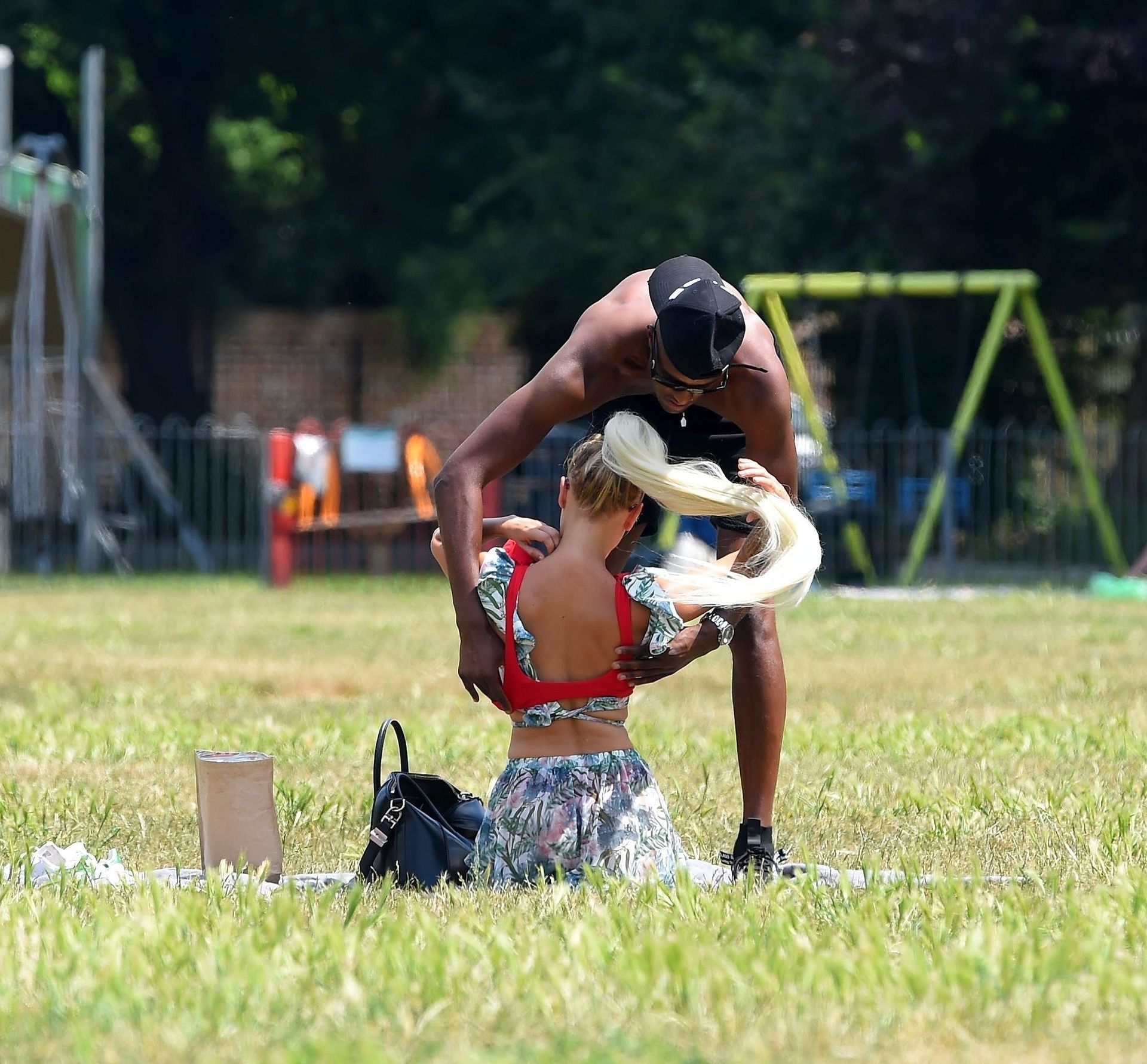 Stefan Pierre Tomlin Packs on PDA in a Park with Sarah Jane Banahan (64 Photos)