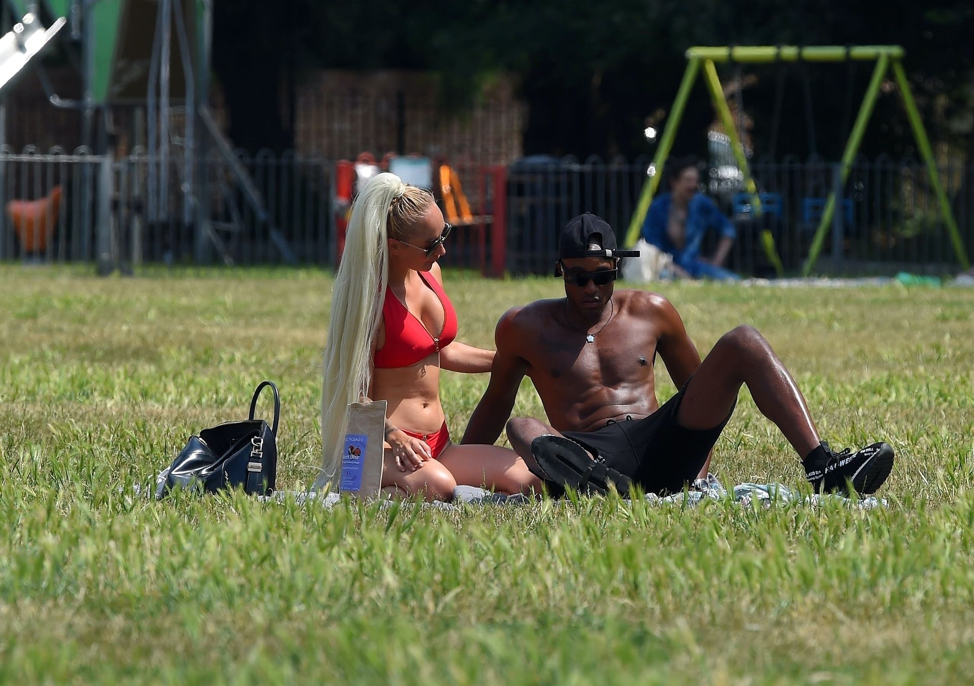 Stefan Pierre Tomlin Packs on PDA in a Park with Sarah Jane Banahan (64 Photos)