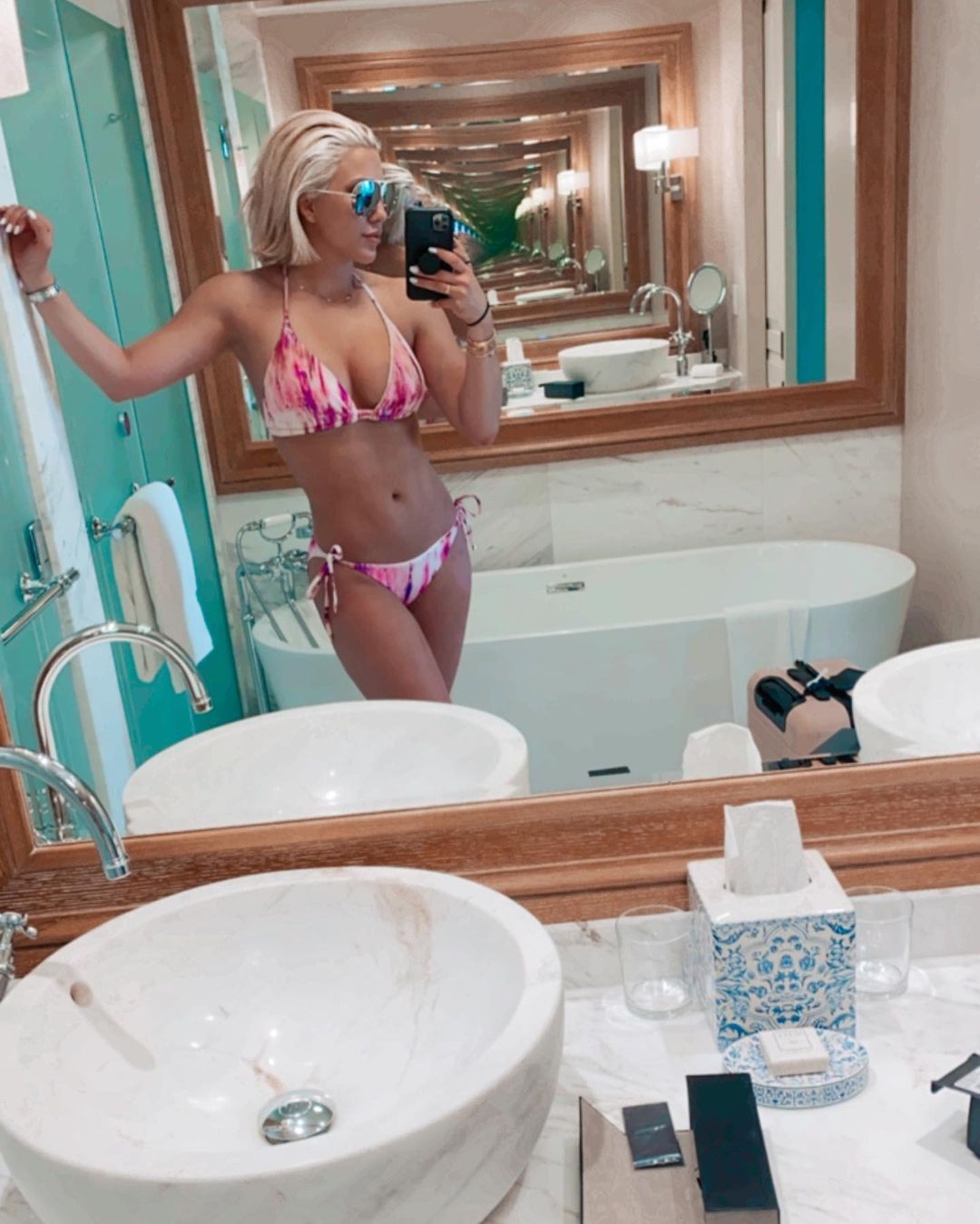 Savannah Chrisley Nude & Sexy (21 Photos)
