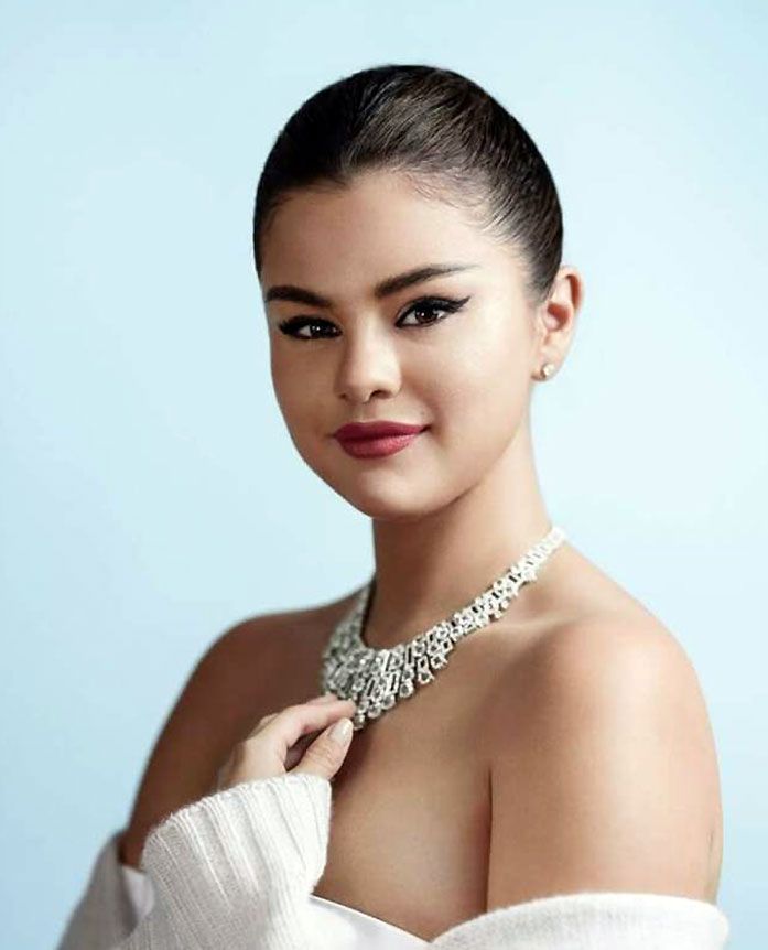 Selena Gomez Nude & Sexy Collection  - Part 2 (186 Photos)