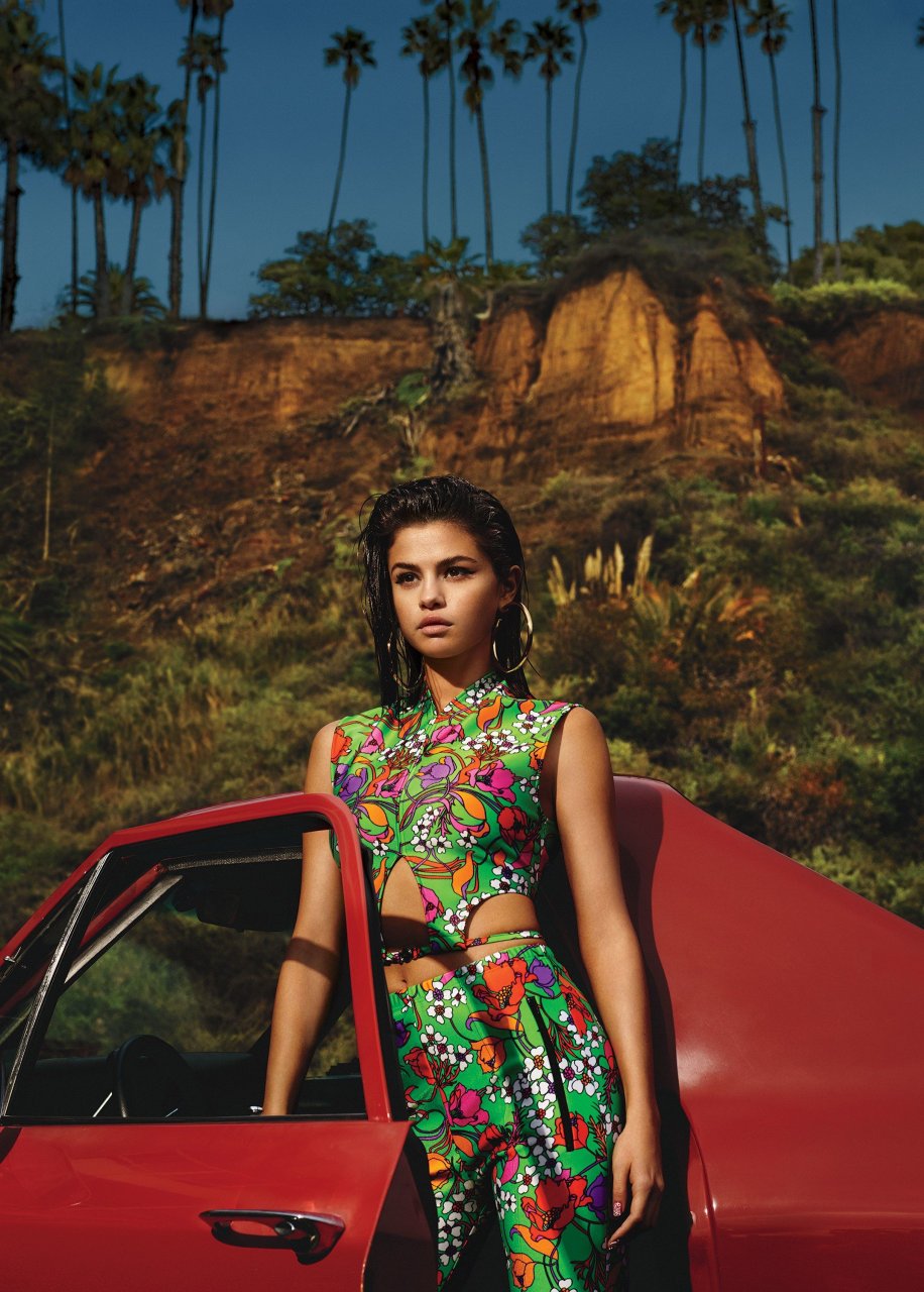 Selena Gomez Sexy (15 Photos + GIFs & Video)