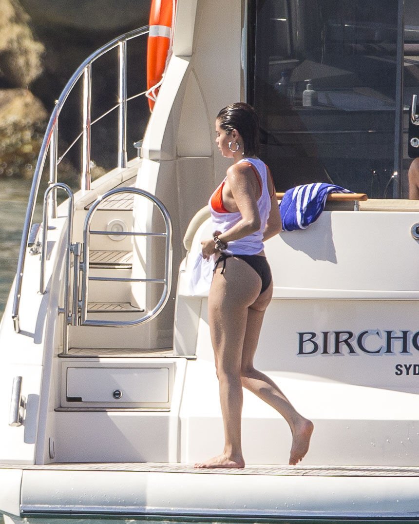 Selena Gomez Shows Off Her Sexy Cellulite Ass (95 Photos + Video & Gifs)